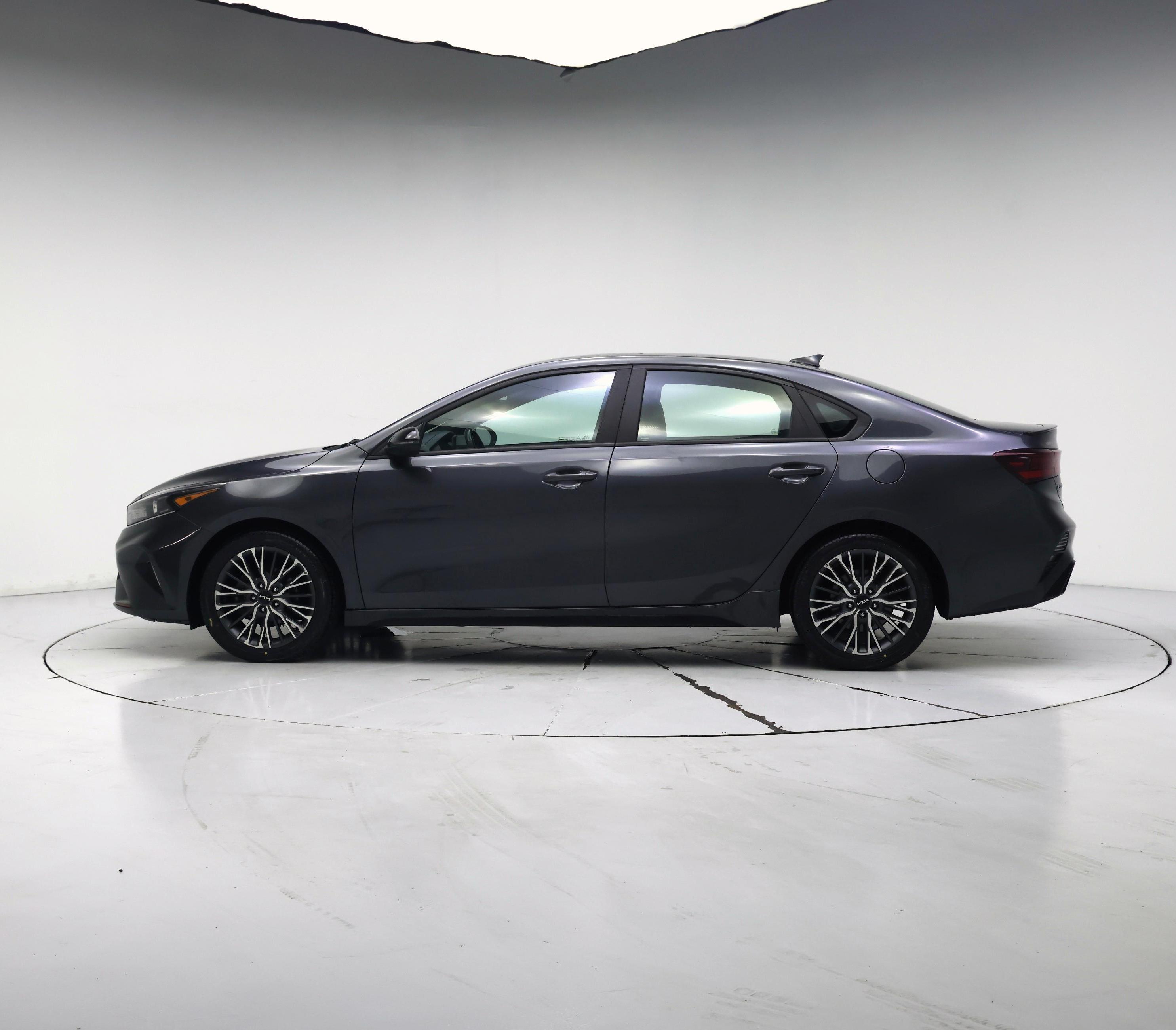Thumbnail: 2023 Kia Forte - 3