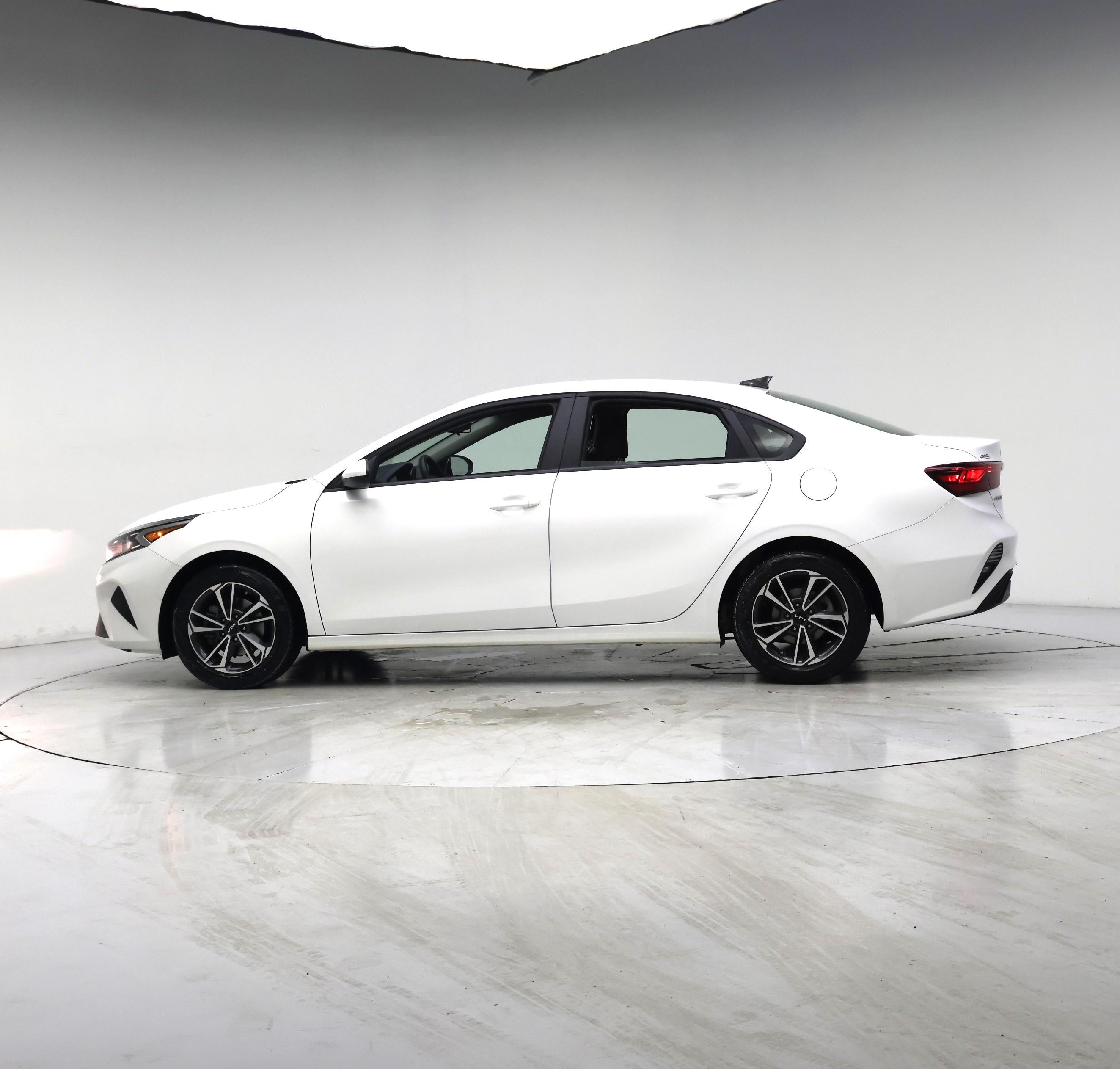 Thumbnail: 2024 Kia Forte - 3