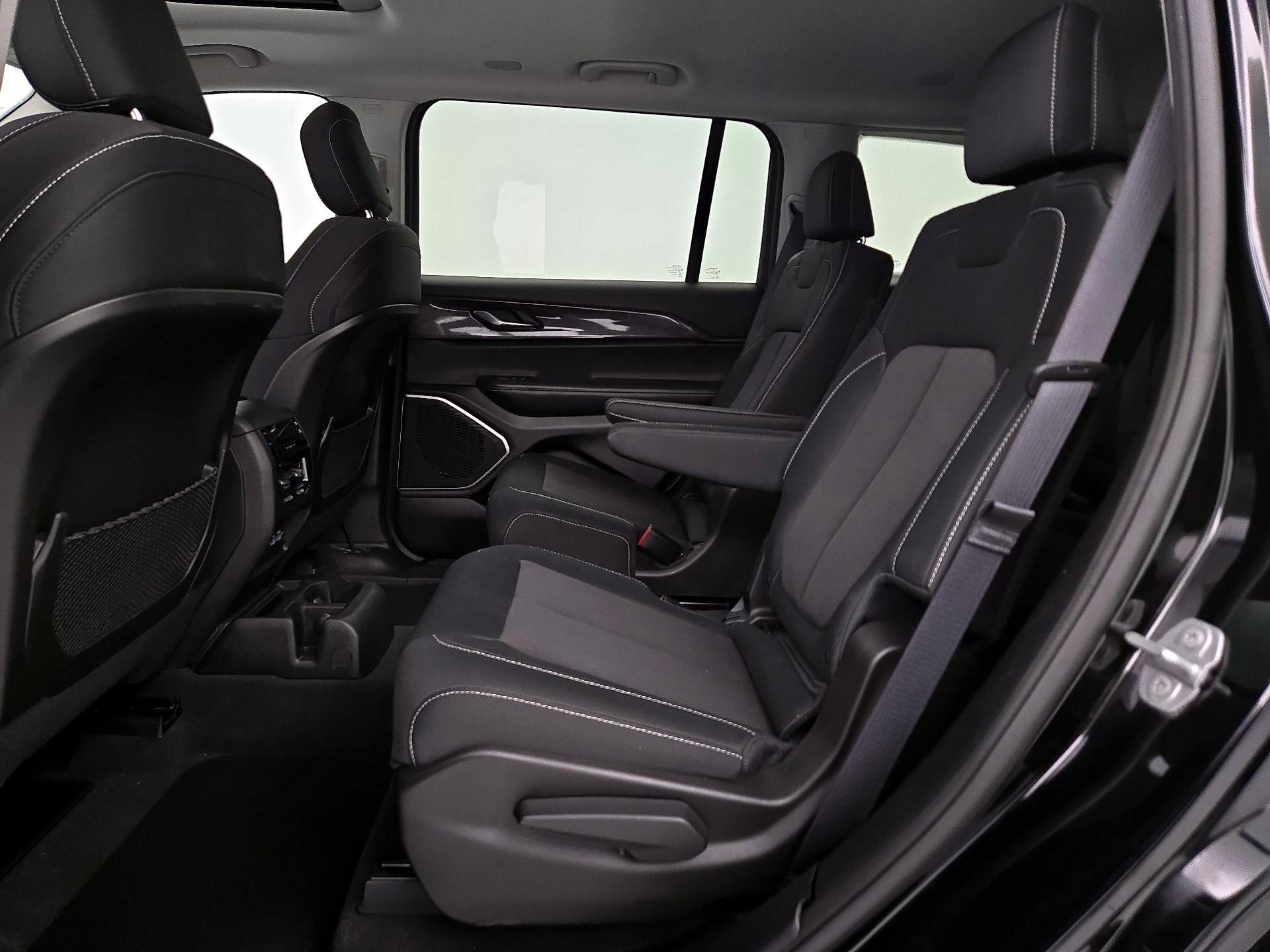 Thumbnail: 2022 Jeep Grand Cherokee L - 20