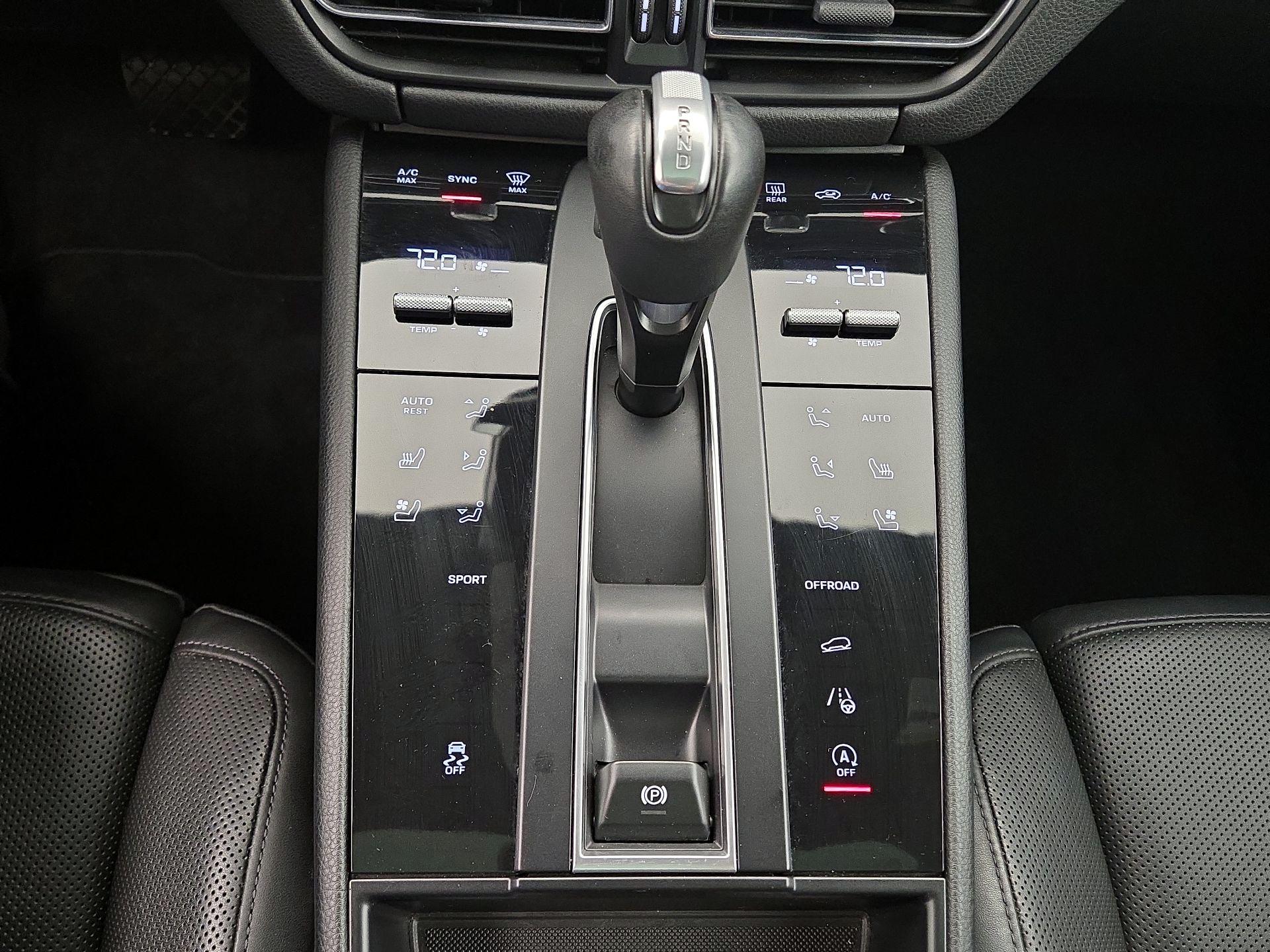 Thumbnail: 2023 Porsche Macan - 17