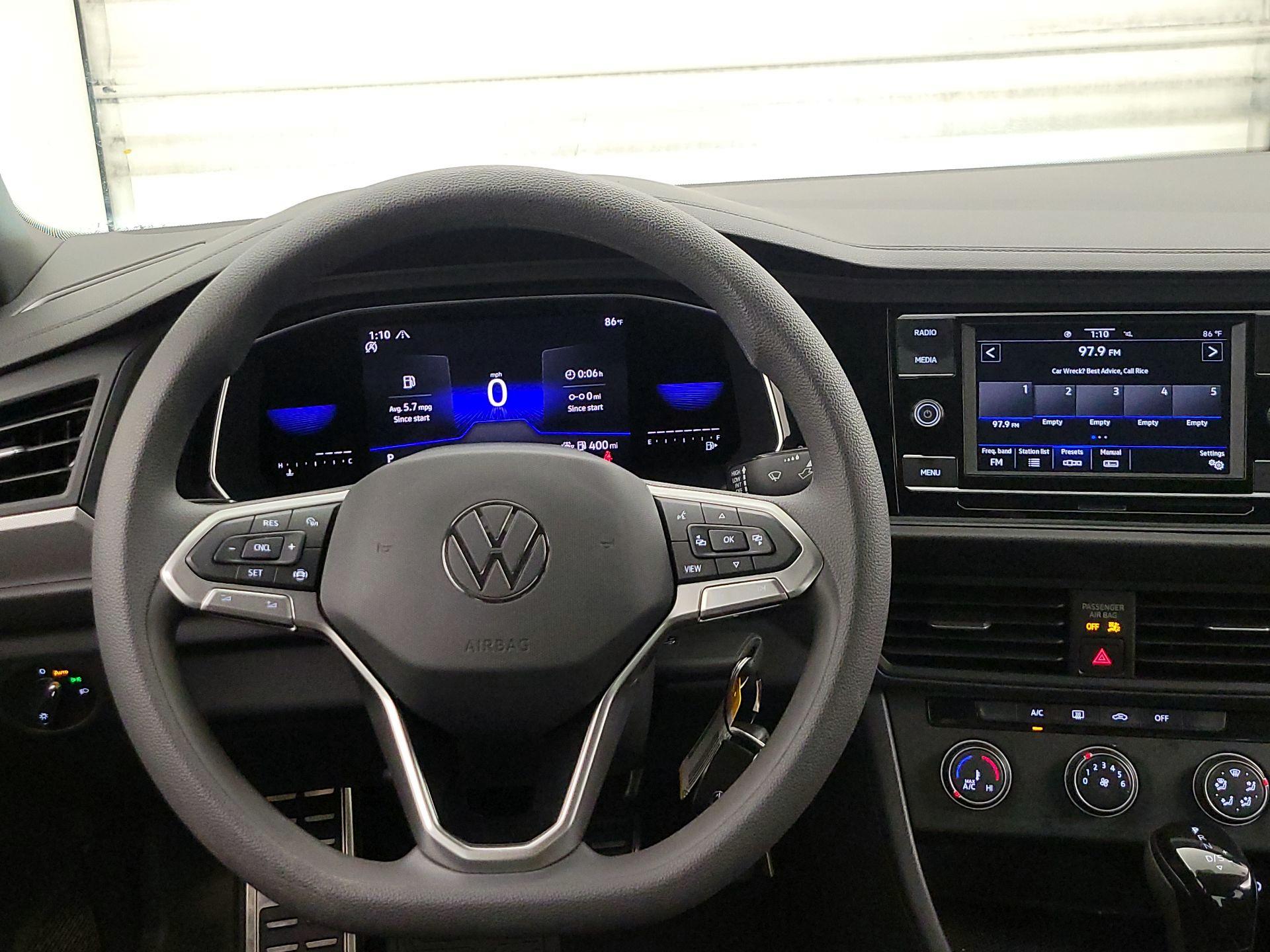 Thumbnail: 2023 Volkswagen Jetta - 10