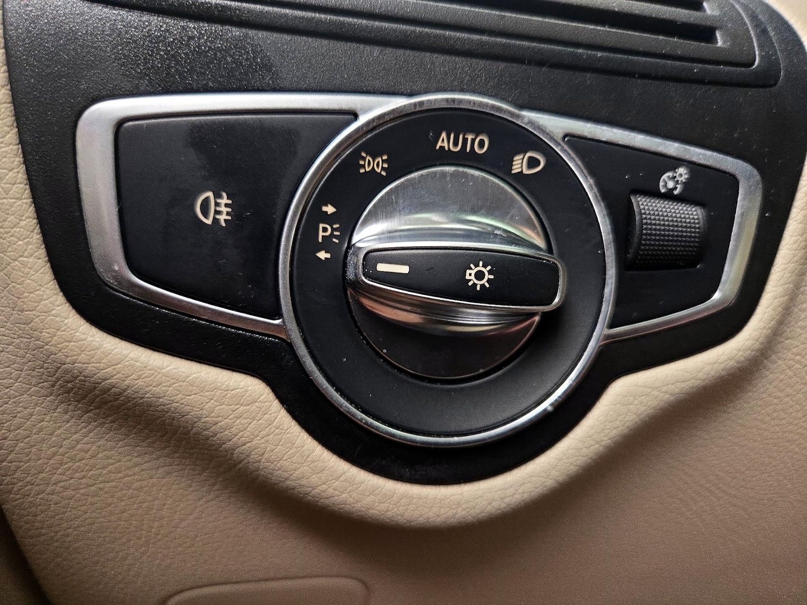 2022 Mercedes-Benz GLC GLC300 - Photo 14