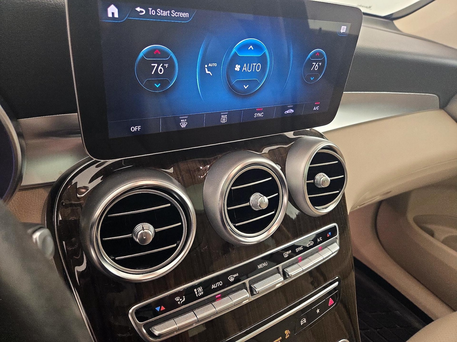 2022 Mercedes-Benz GLC GLC300 - Photo 17