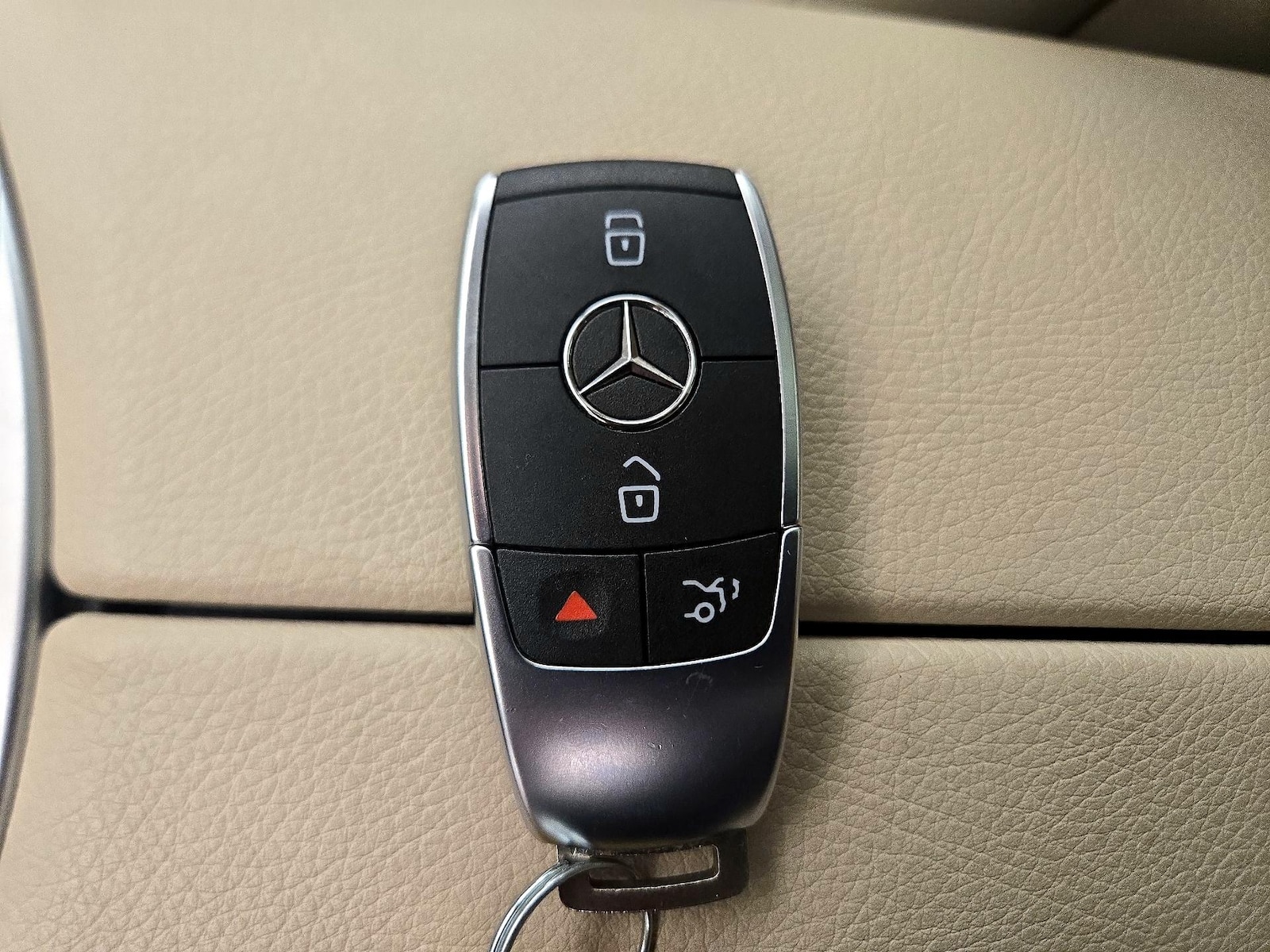 2022 Mercedes-Benz GLC GLC300 - Photo 25