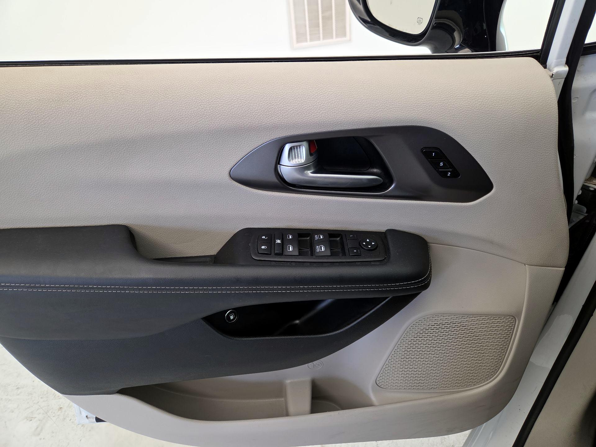 Thumbnail: 2024 Chrysler Pacifica - 12