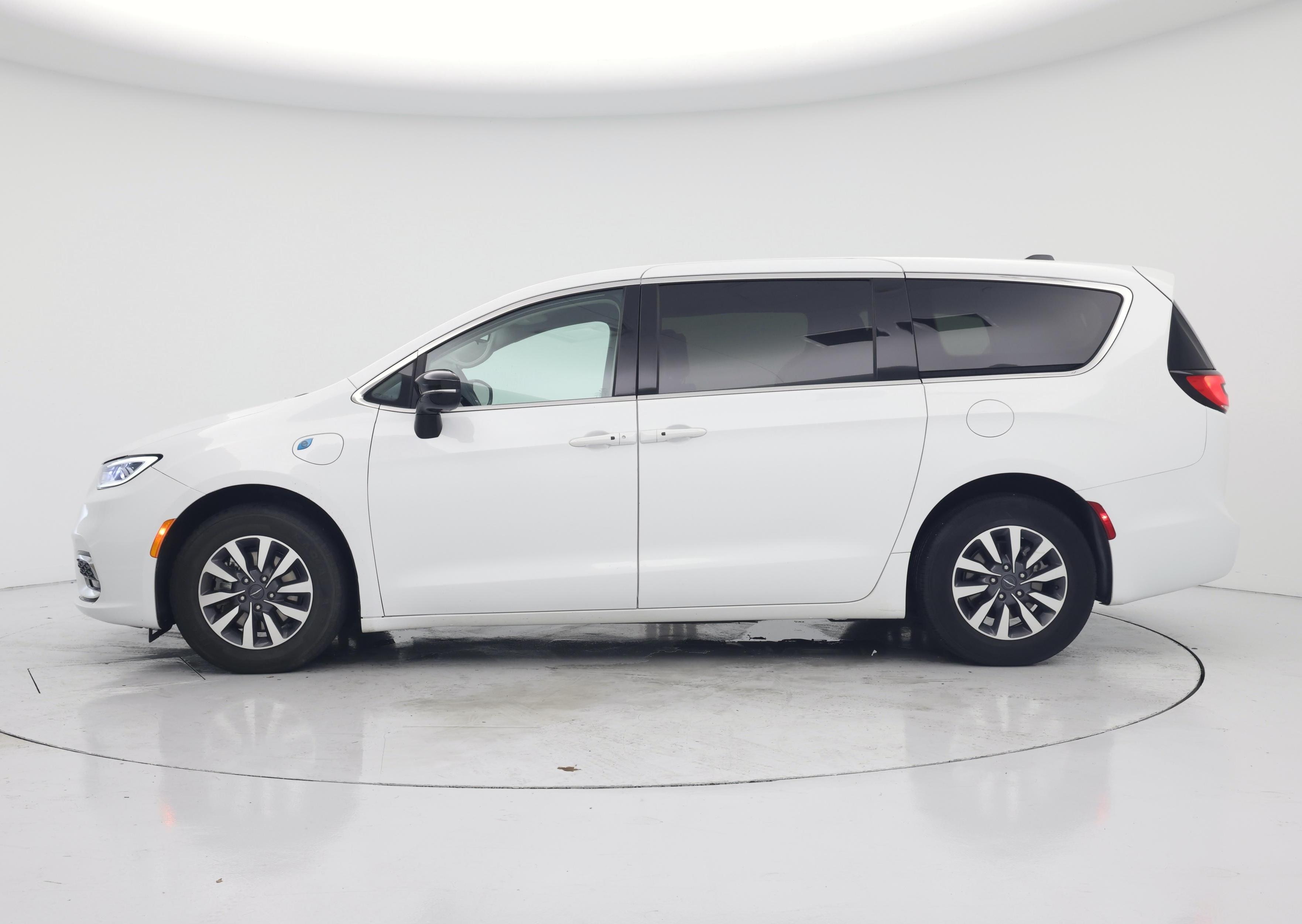 Thumbnail: 2024 Chrysler Pacifica - 3