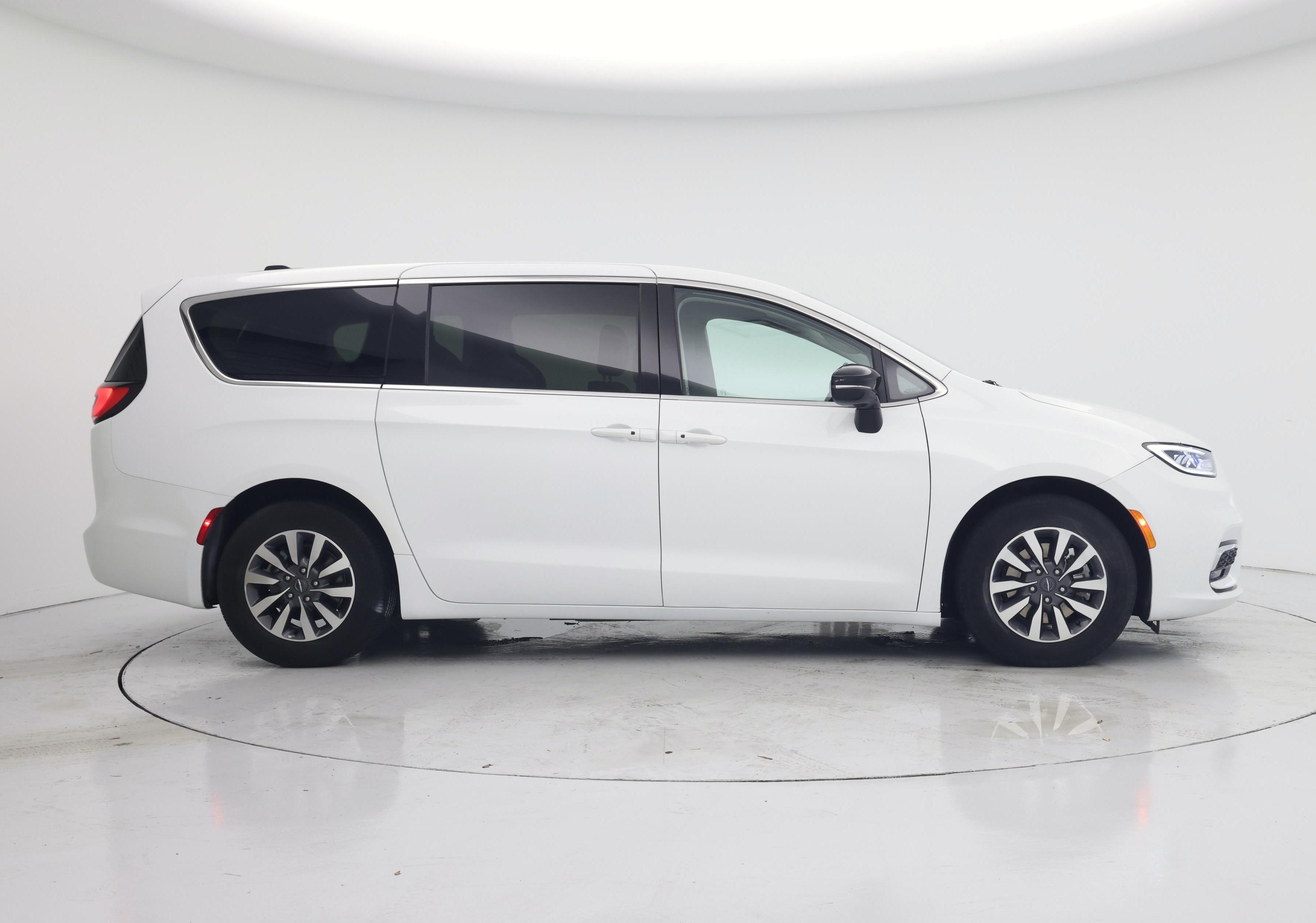 Thumbnail: 2024 Chrysler Pacifica - 7