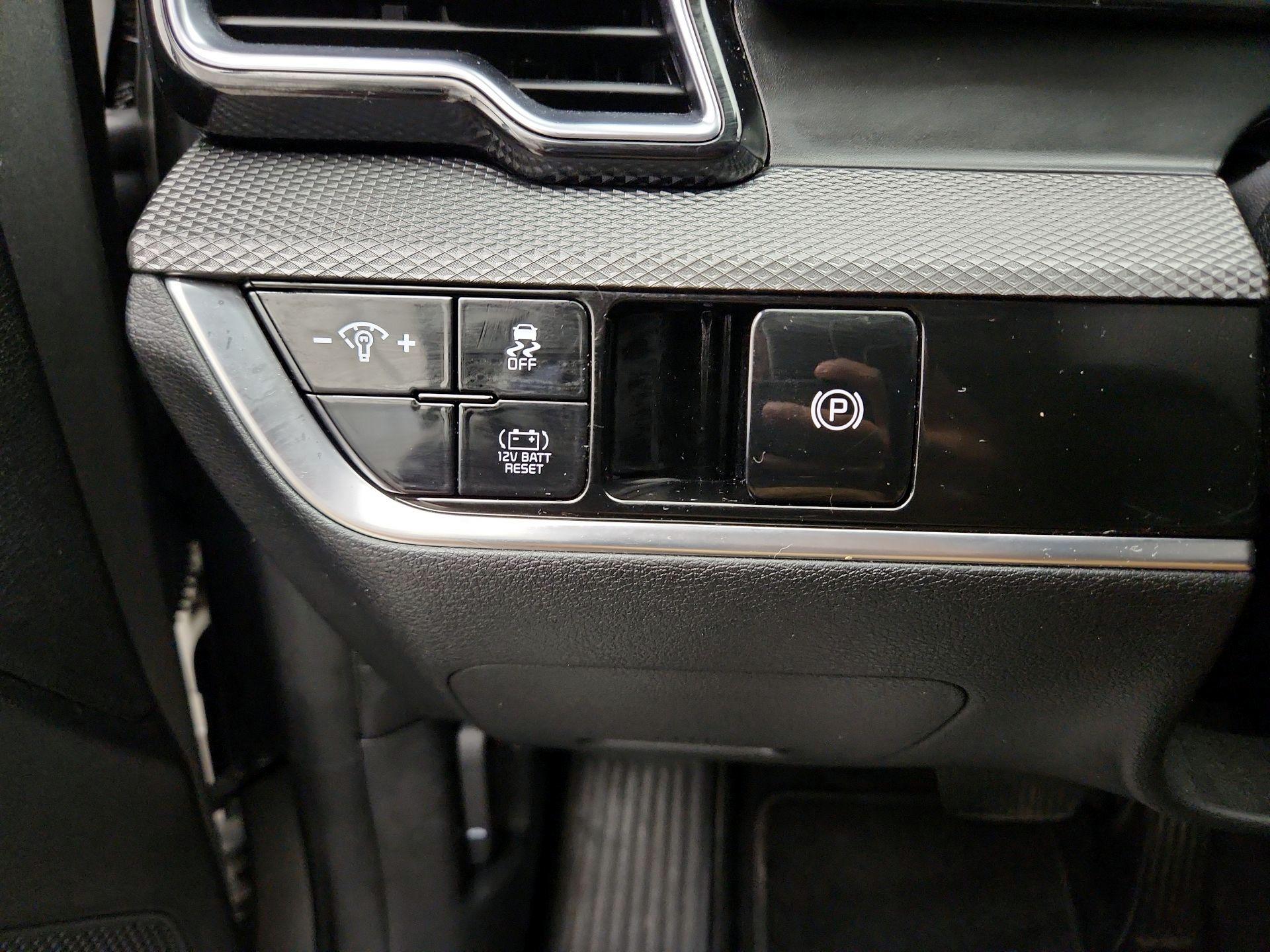 Thumbnail: 2023 Kia Sportage - 13