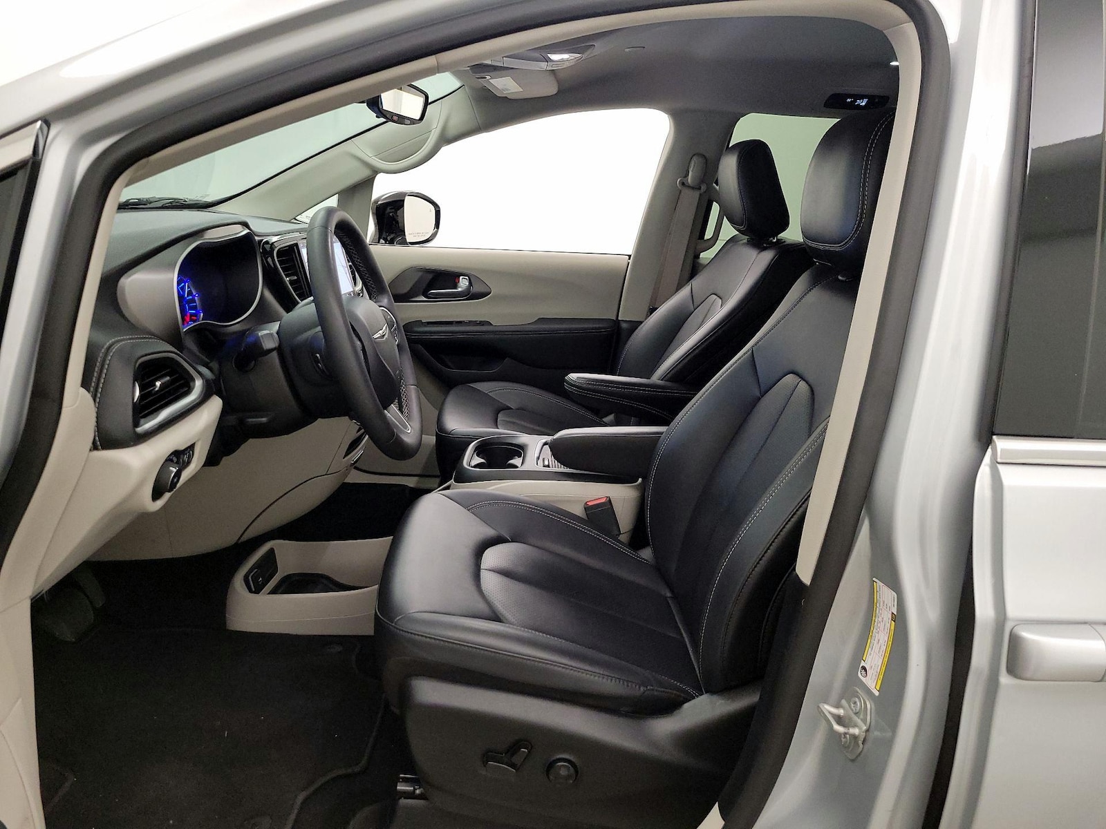 2024 Chrysler Pacifica PHEV Select - Photo 12