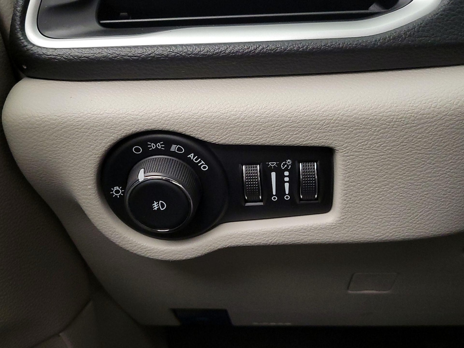 2024 Chrysler Pacifica PHEV Select - Photo 14