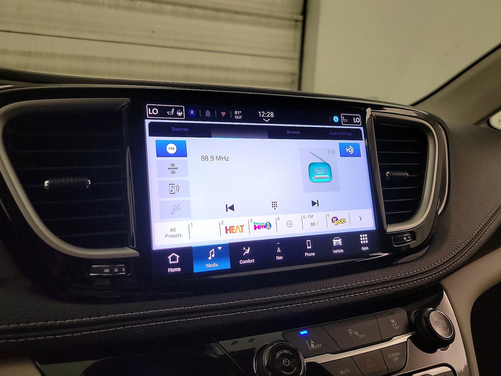 2024 Chrysler Pacifica PHEV Select - Photo 17