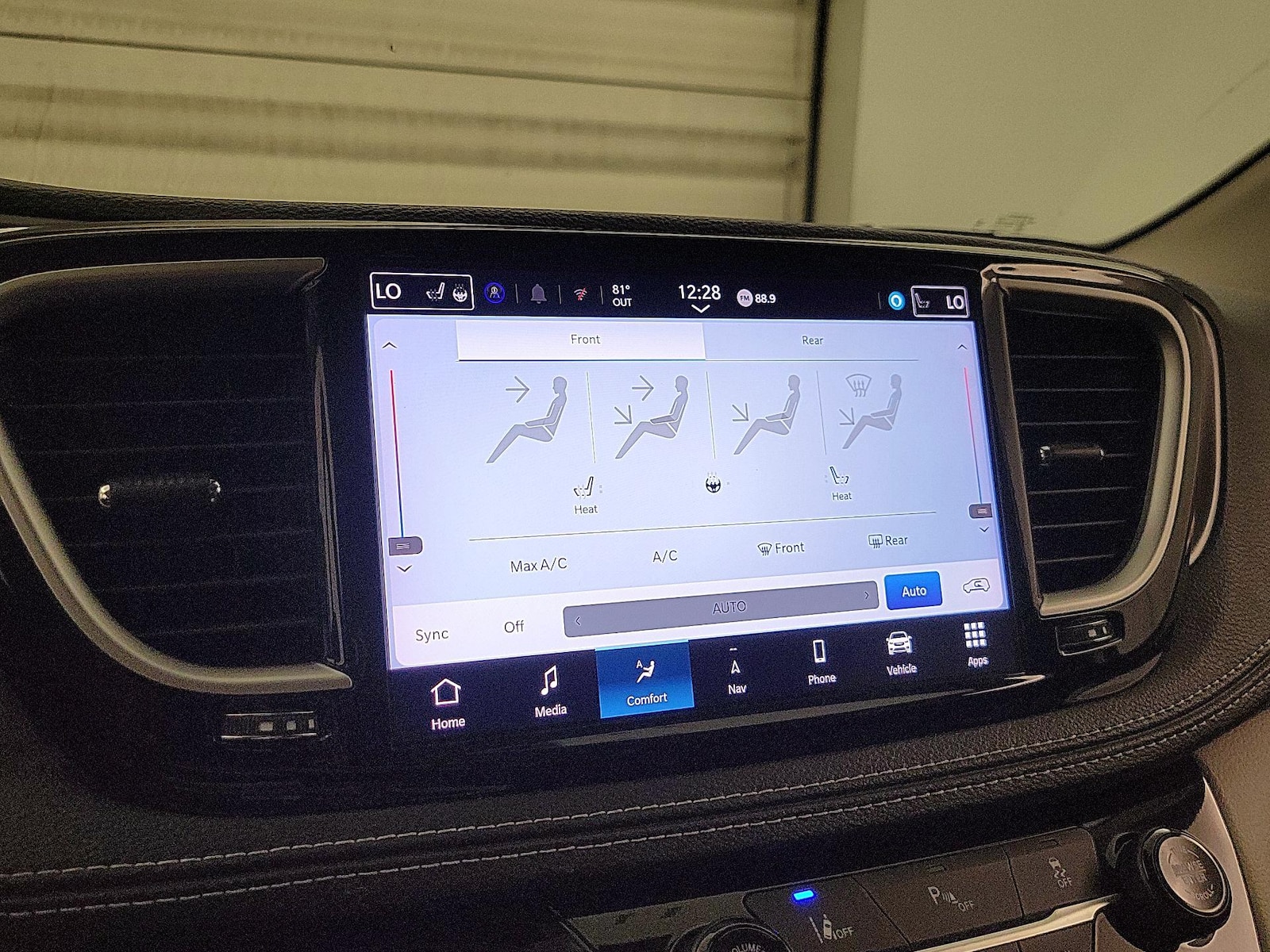 2024 Chrysler Pacifica PHEV Select - Photo 18