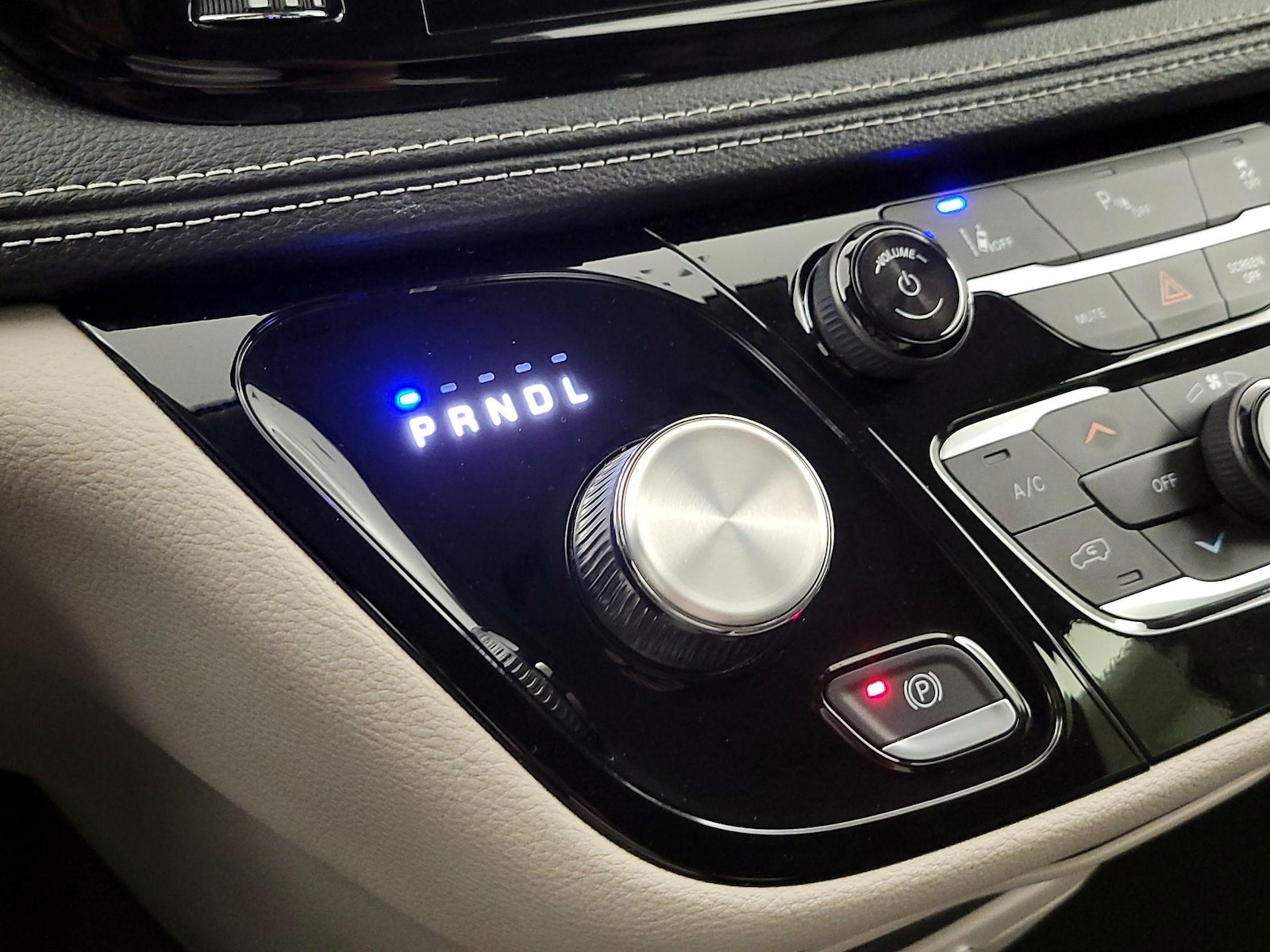 2024 Chrysler Pacifica PHEV Select - Photo 19