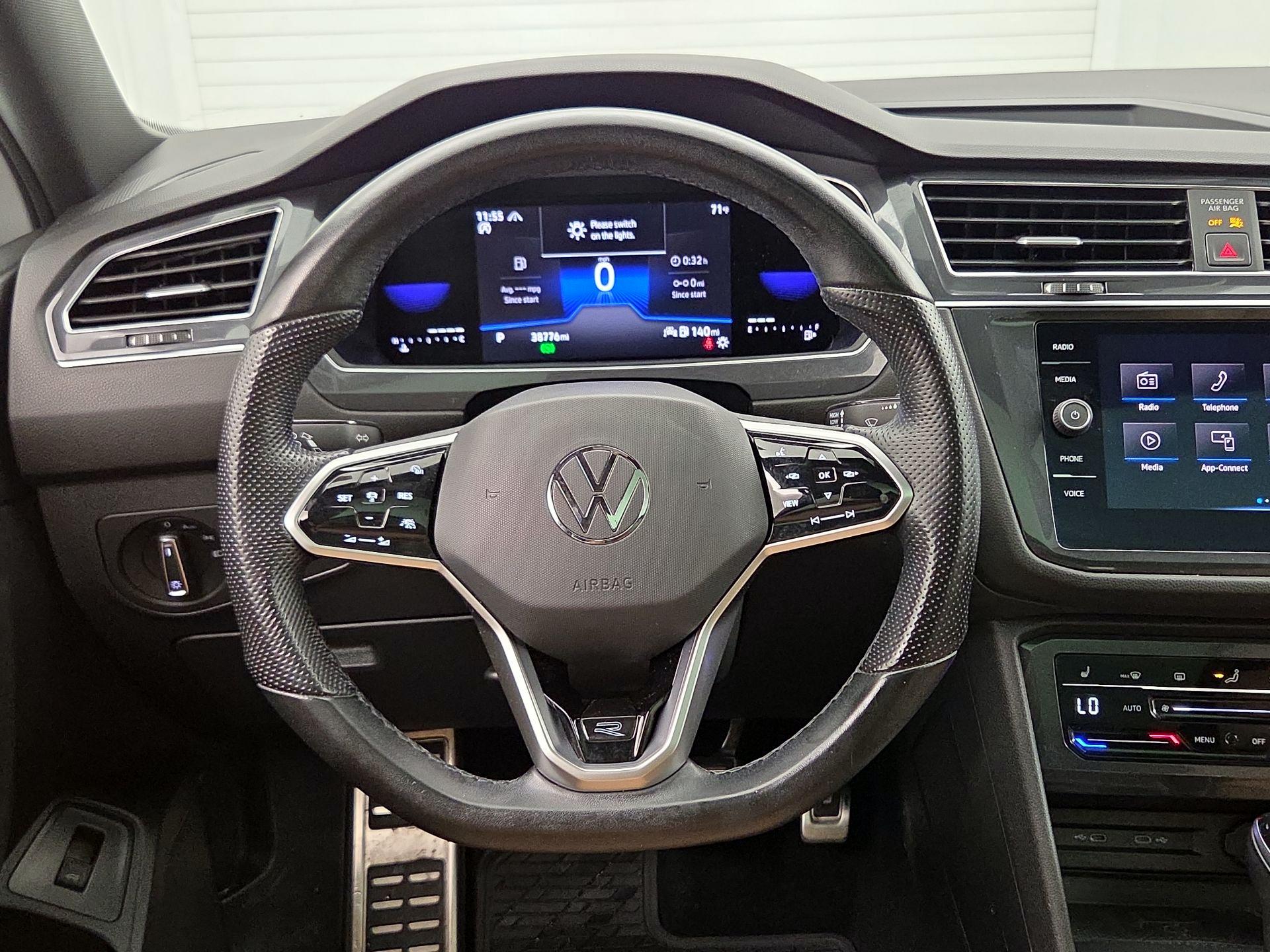 Thumbnail: 2022 Volkswagen Tiguan - 10