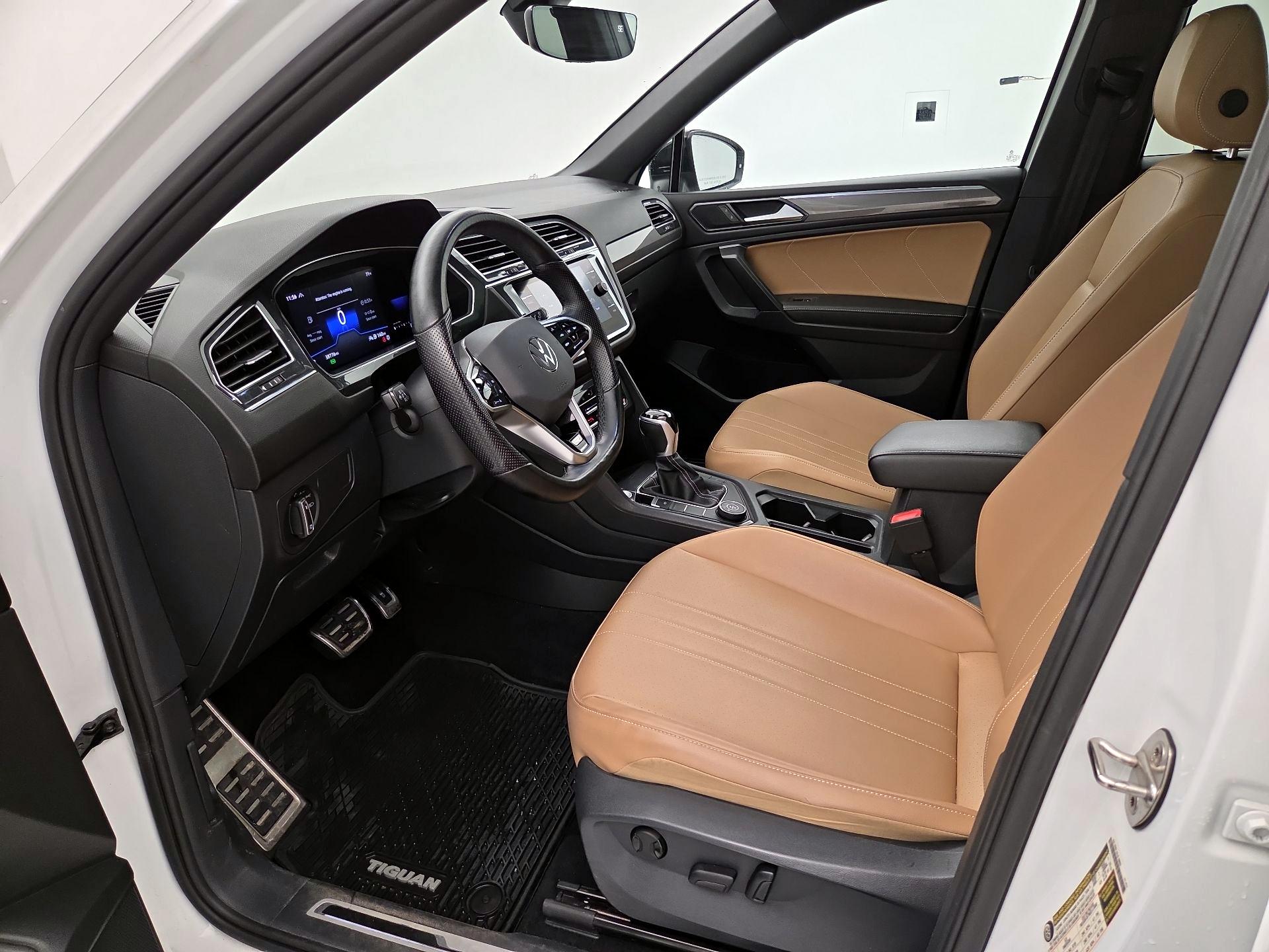 Thumbnail: 2022 Volkswagen Tiguan - 11