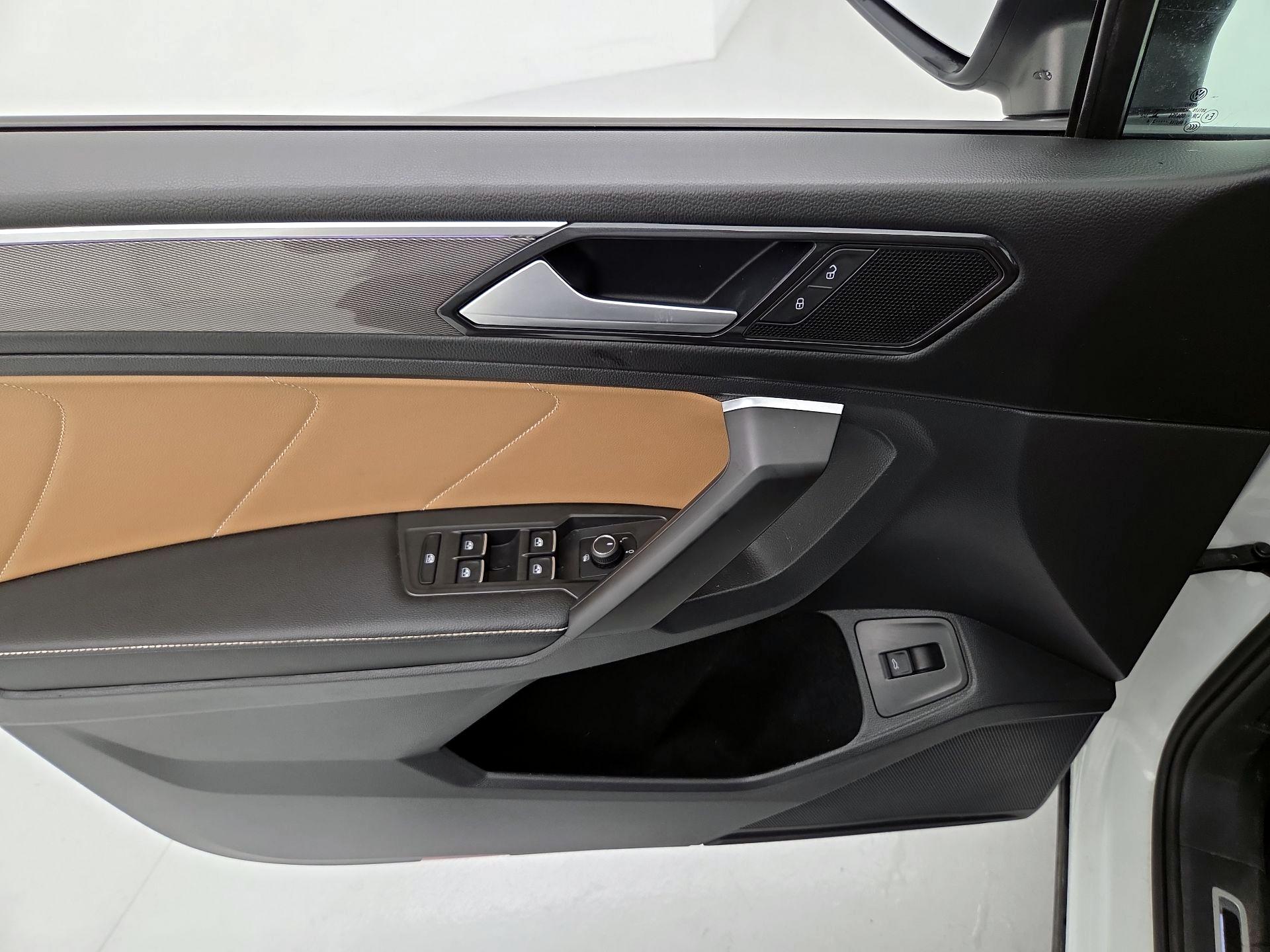 Thumbnail: 2022 Volkswagen Tiguan - 12