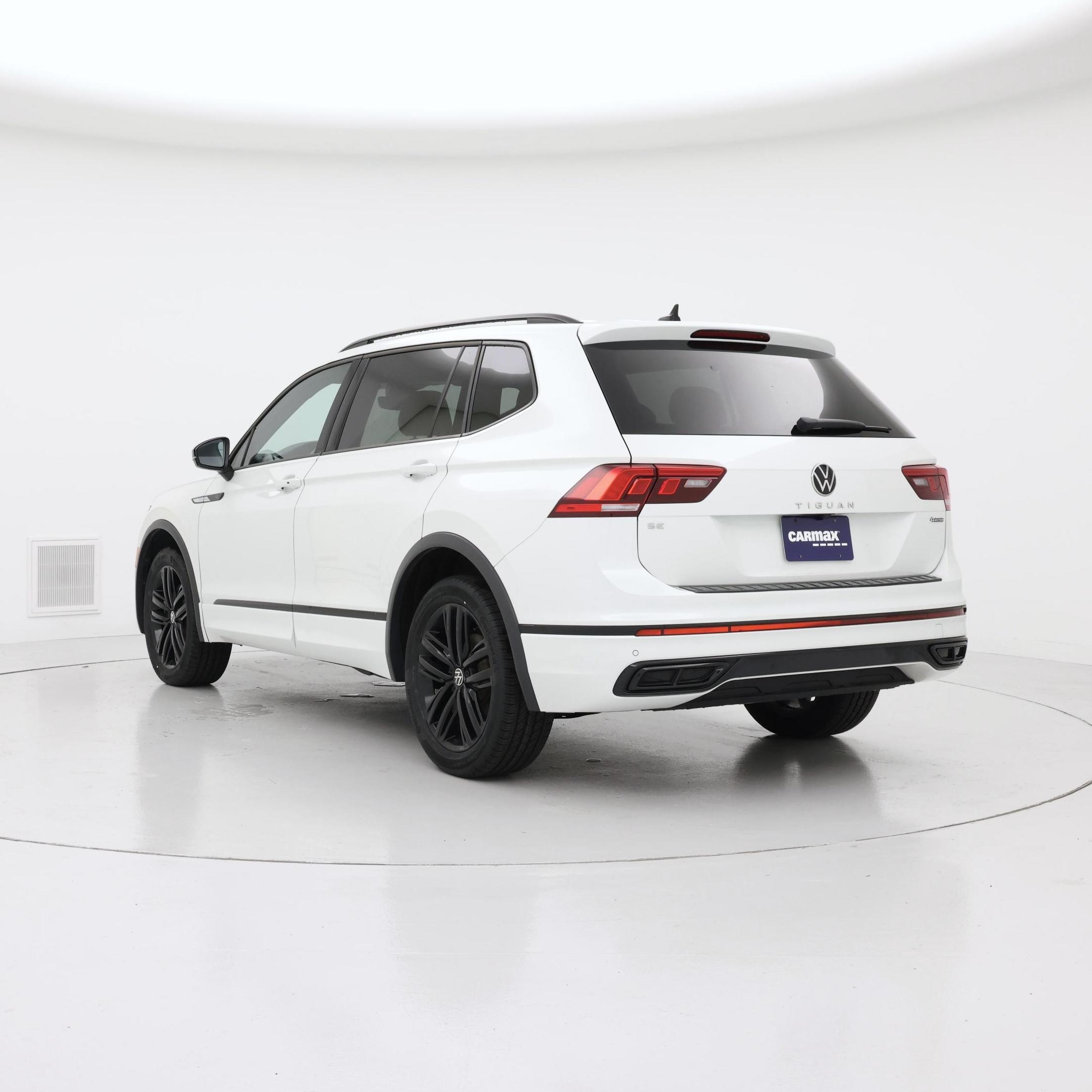 Thumbnail: 2022 Volkswagen Tiguan - 2