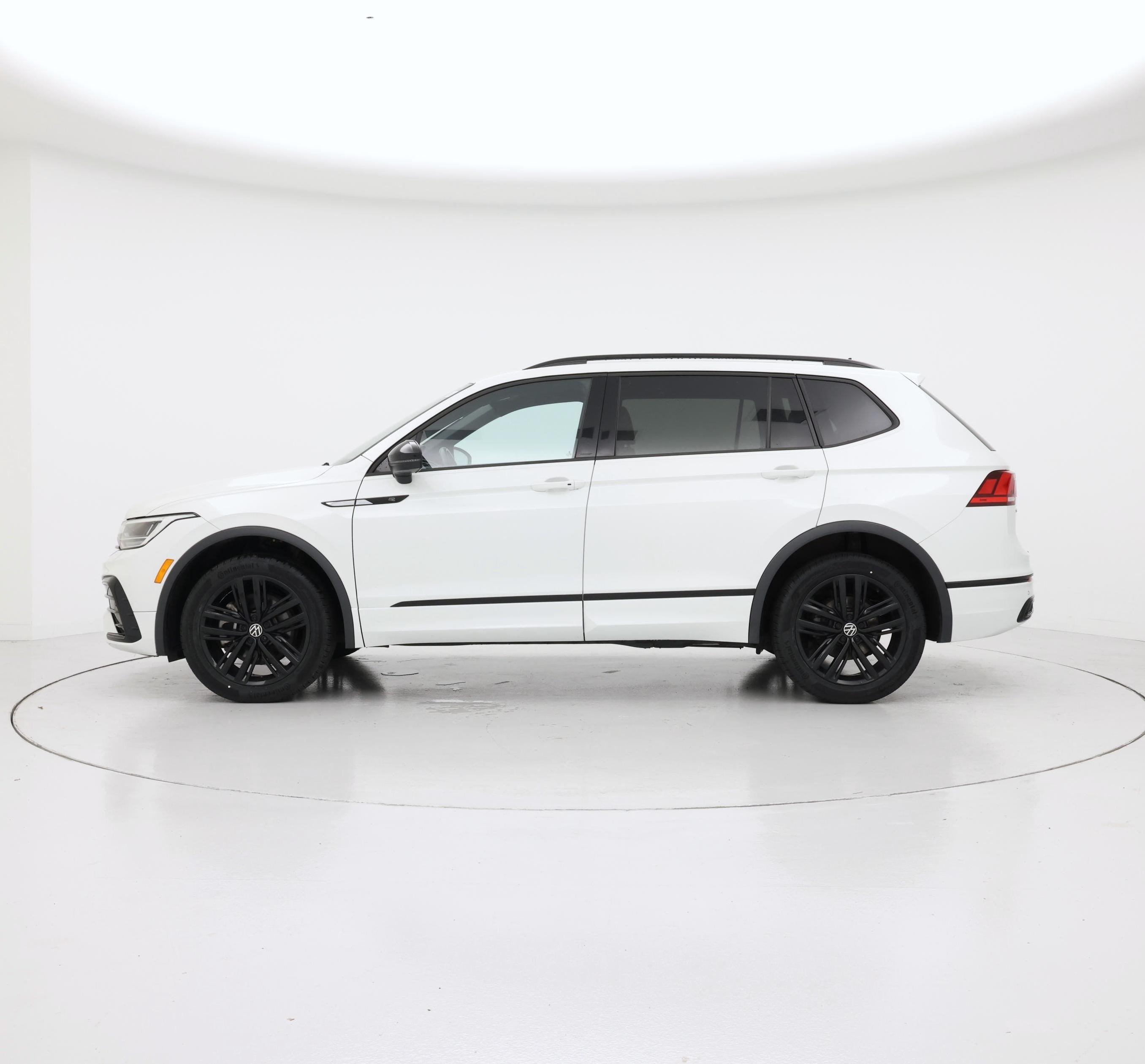 Thumbnail: 2022 Volkswagen Tiguan - 3