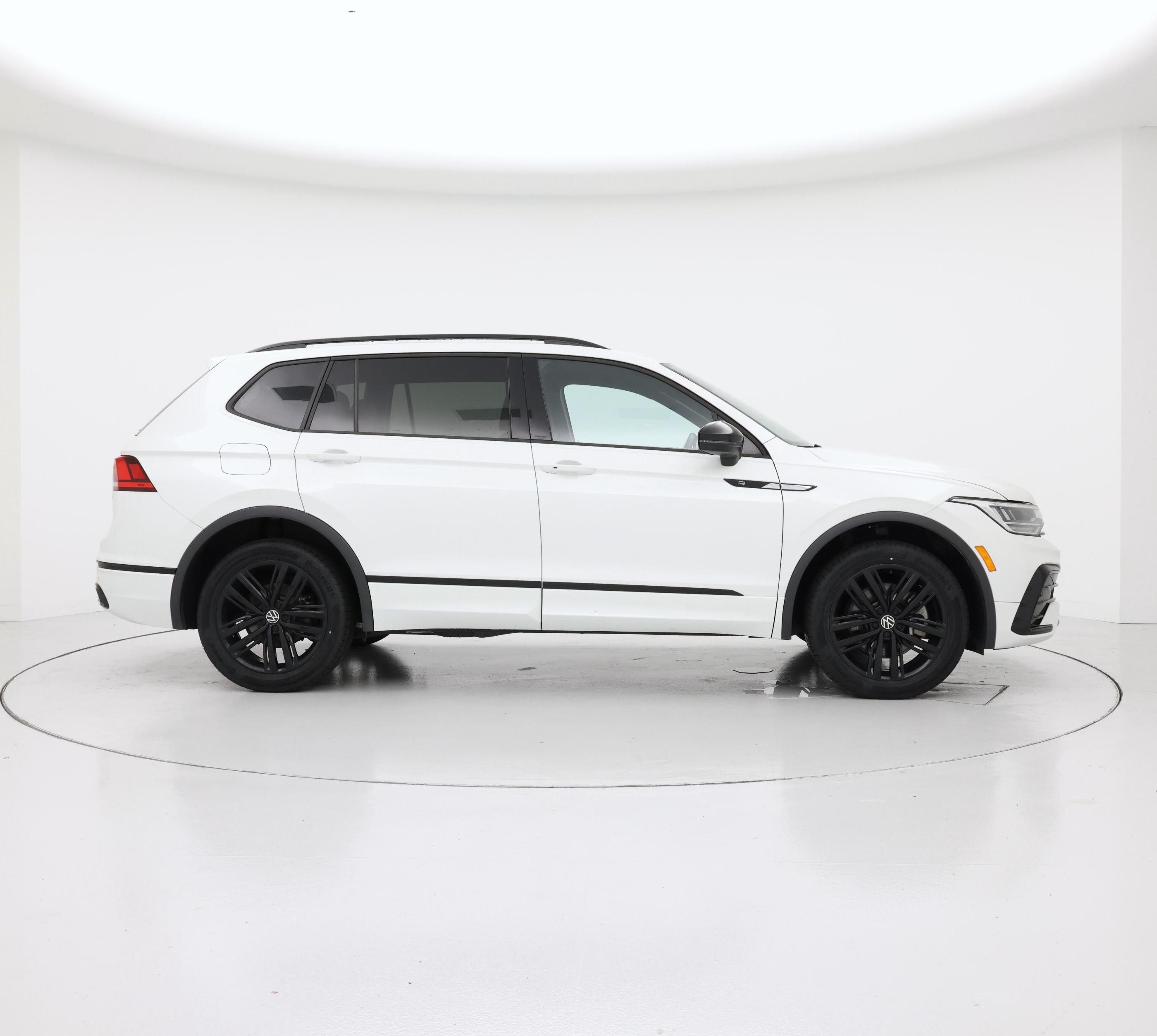 Thumbnail: 2022 Volkswagen Tiguan - 7