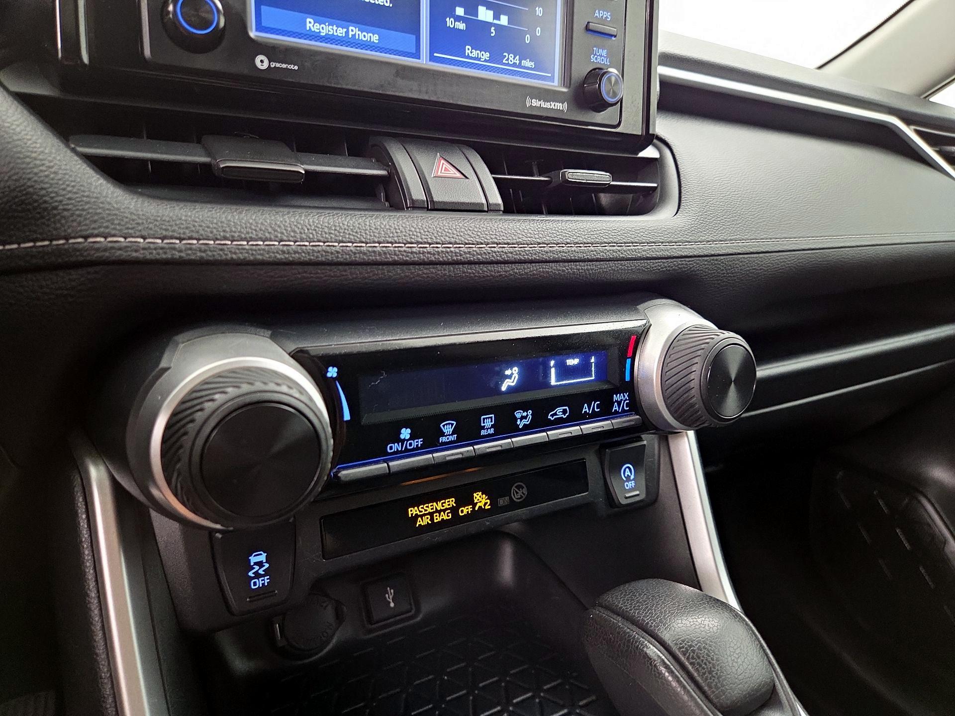 Thumbnail: 2020 Toyota RAV4 - 16