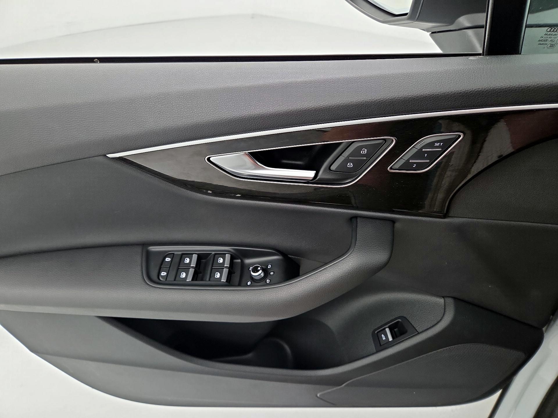 Thumbnail: 2023 Audi Q7 - 12