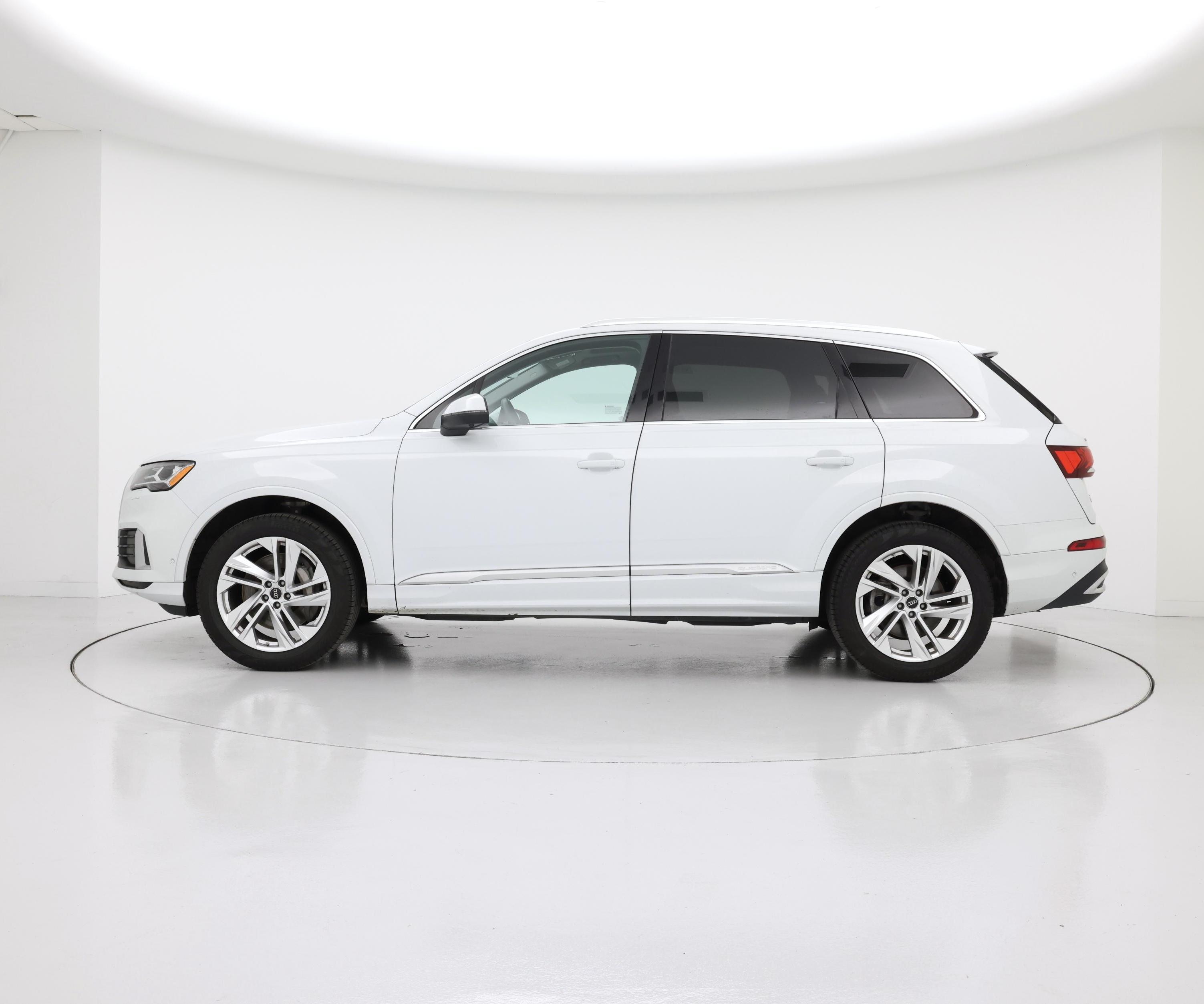 Thumbnail: 2023 Audi Q7 - 3