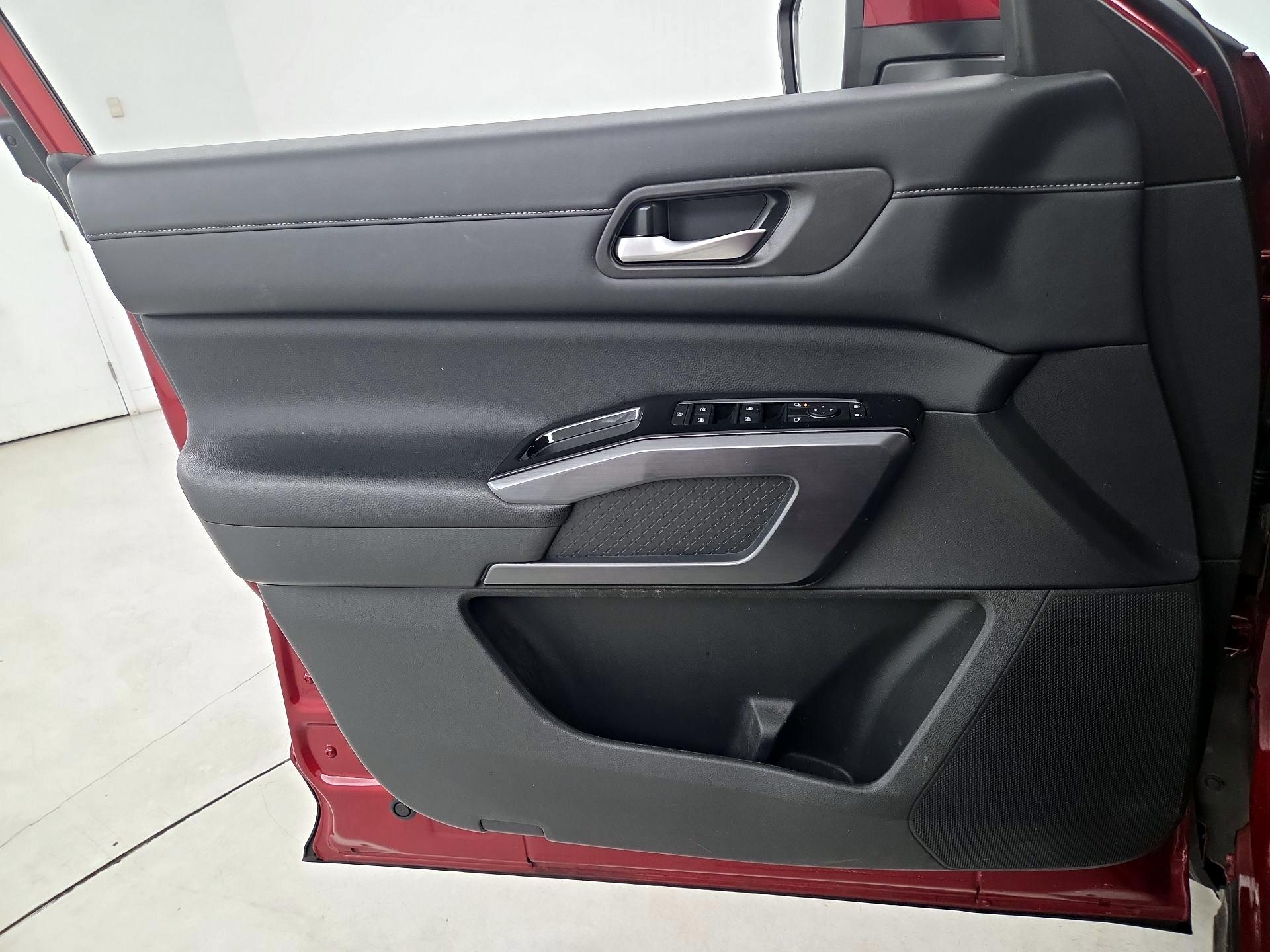 Thumbnail: 2023 Nissan Pathfinder - 12