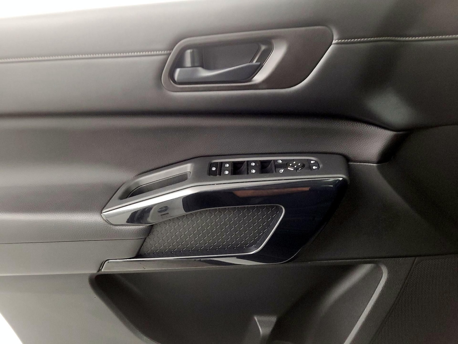 2024 Nissan Pathfinder S - Photo 13