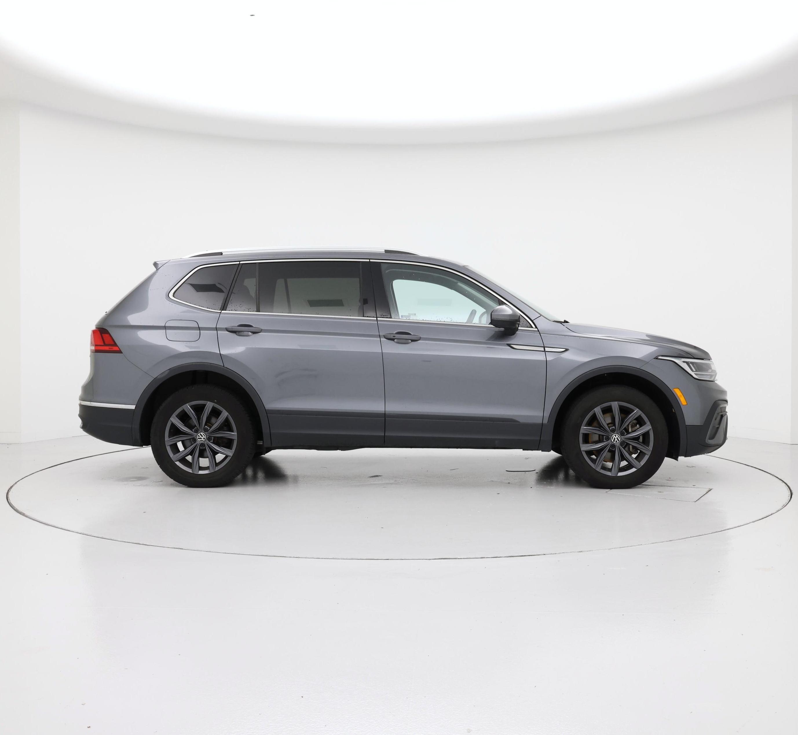 Thumbnail: 2023 Volkswagen Tiguan - 7