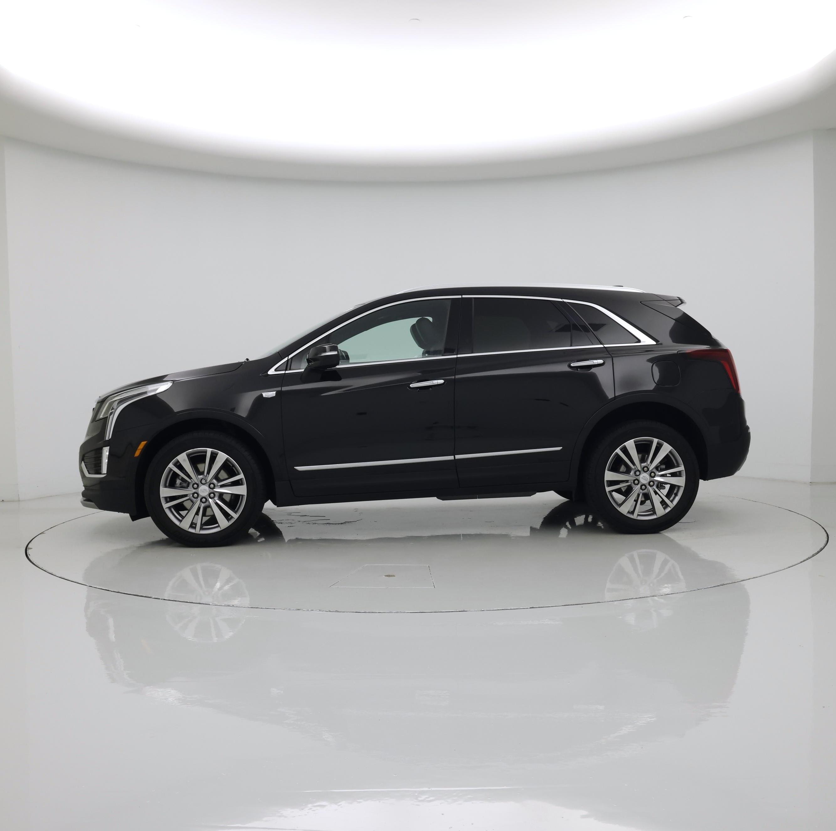 Thumbnail: 2024 Cadillac XT5 - 3