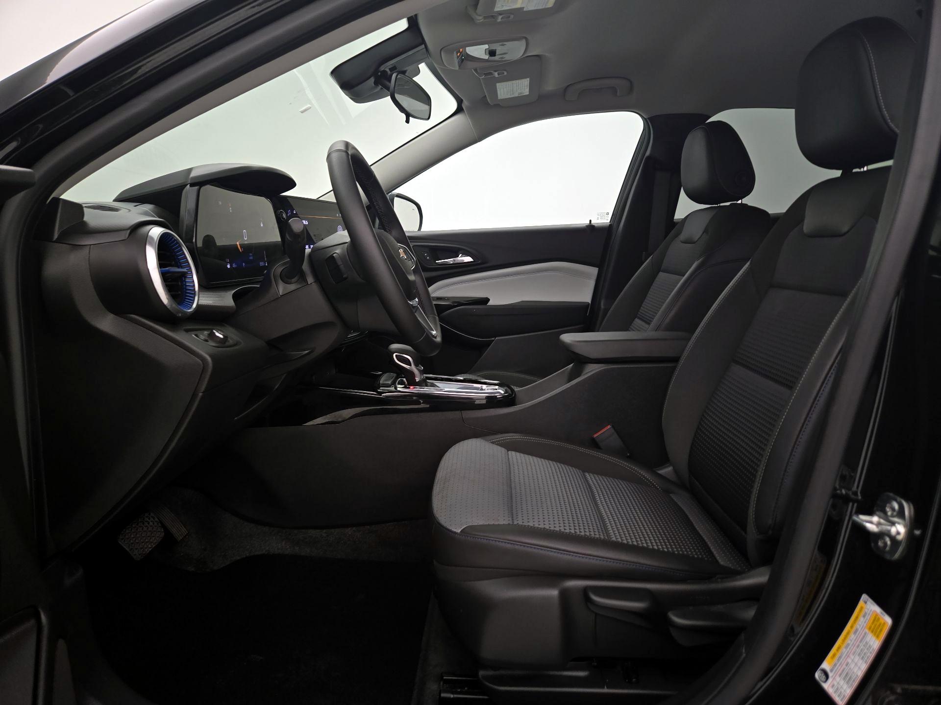 Thumbnail: 2025 Chevrolet Trax - 11