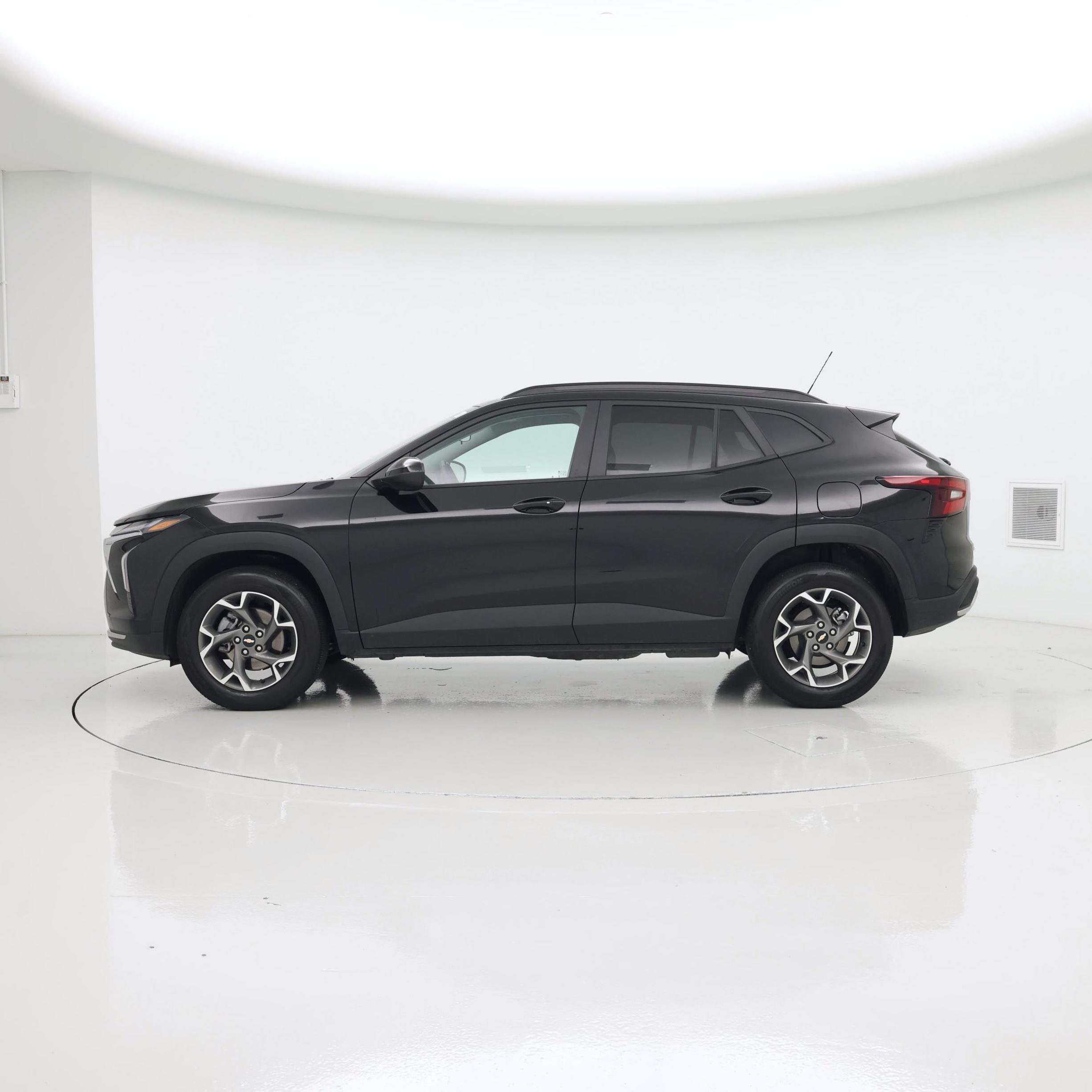 Thumbnail: 2025 Chevrolet Trax - 3