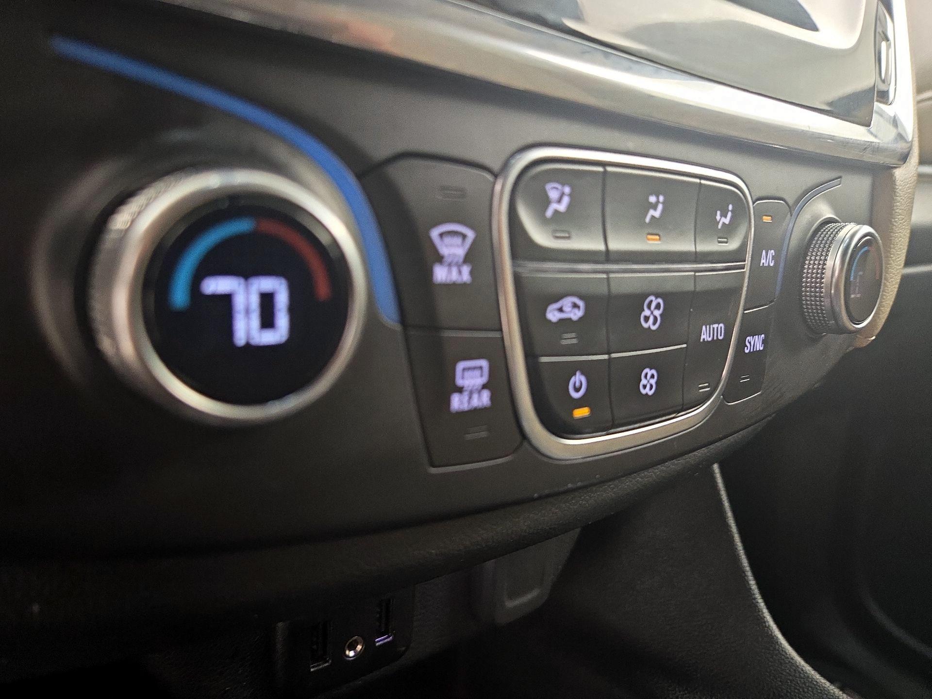 Thumbnail: 2023 Chevrolet Traverse - 16