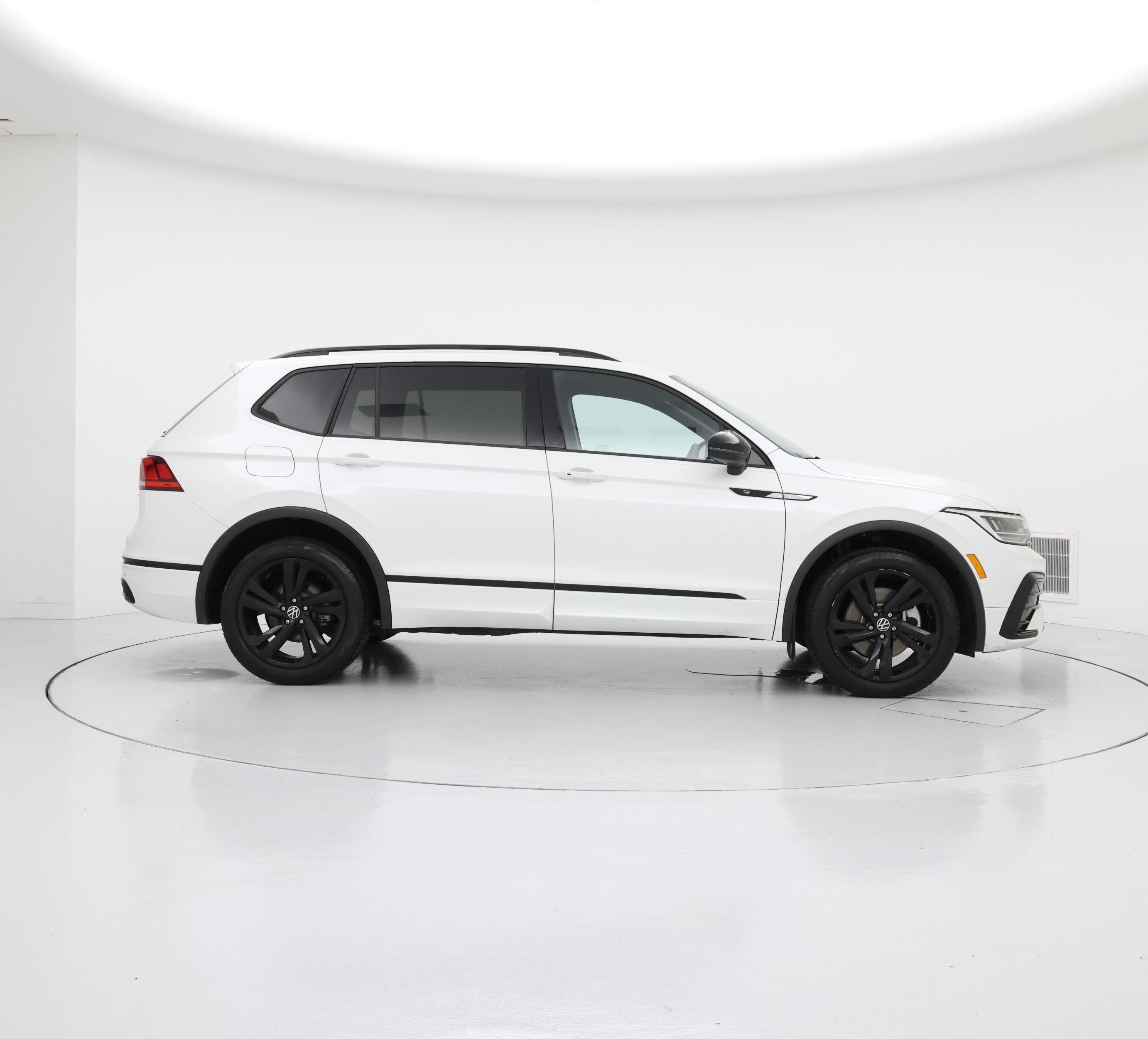 Thumbnail: 2023 Volkswagen Tiguan - 7