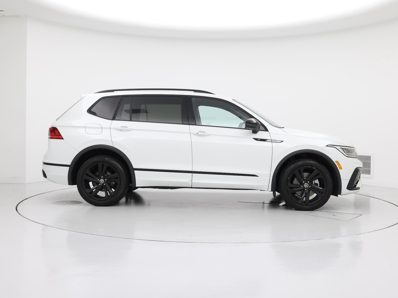 2023 Volkswagen Tiguan SE R-LINE BLACK - Photo 8