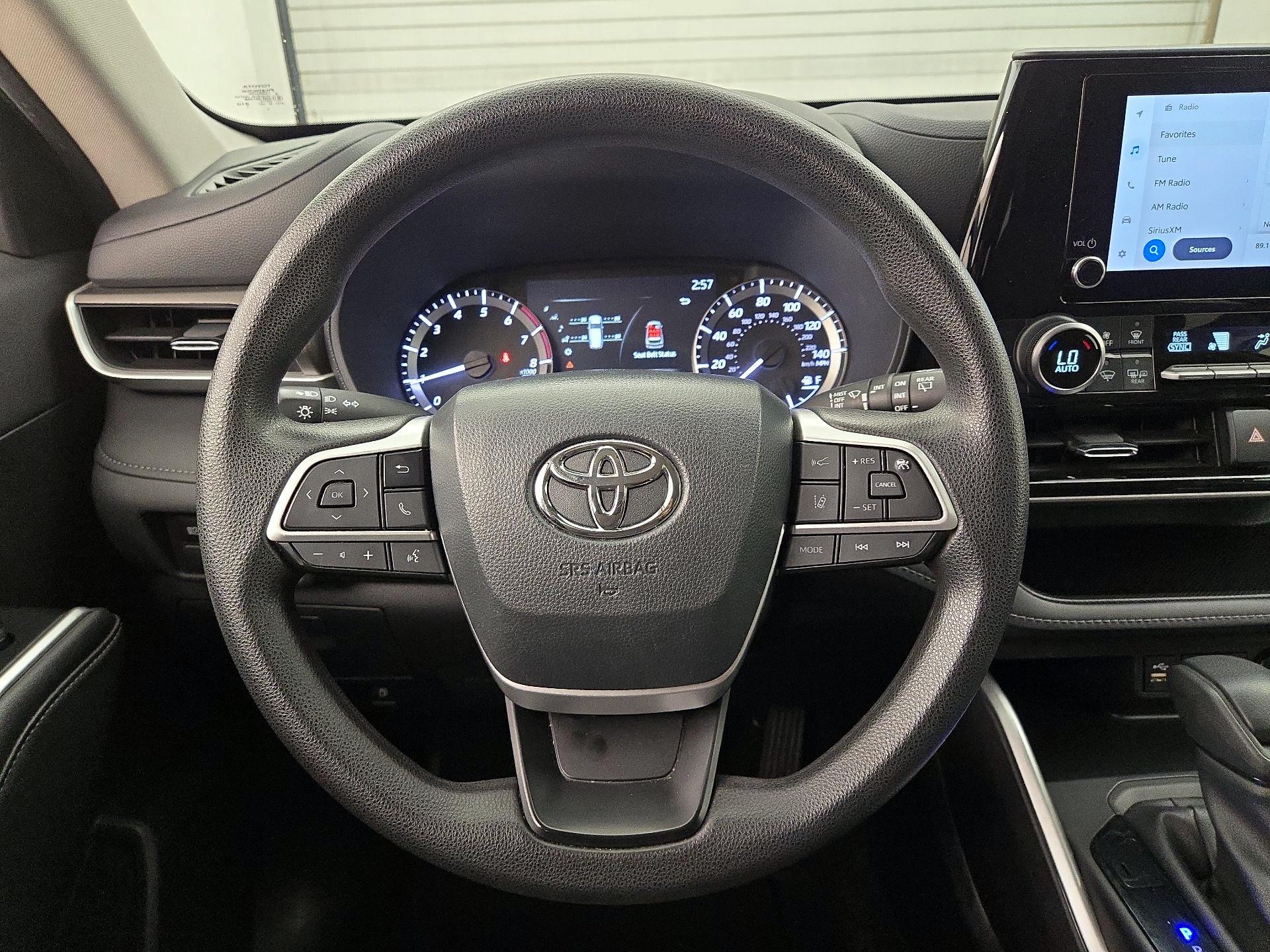 Thumbnail: 2023 Toyota Highlander - 10