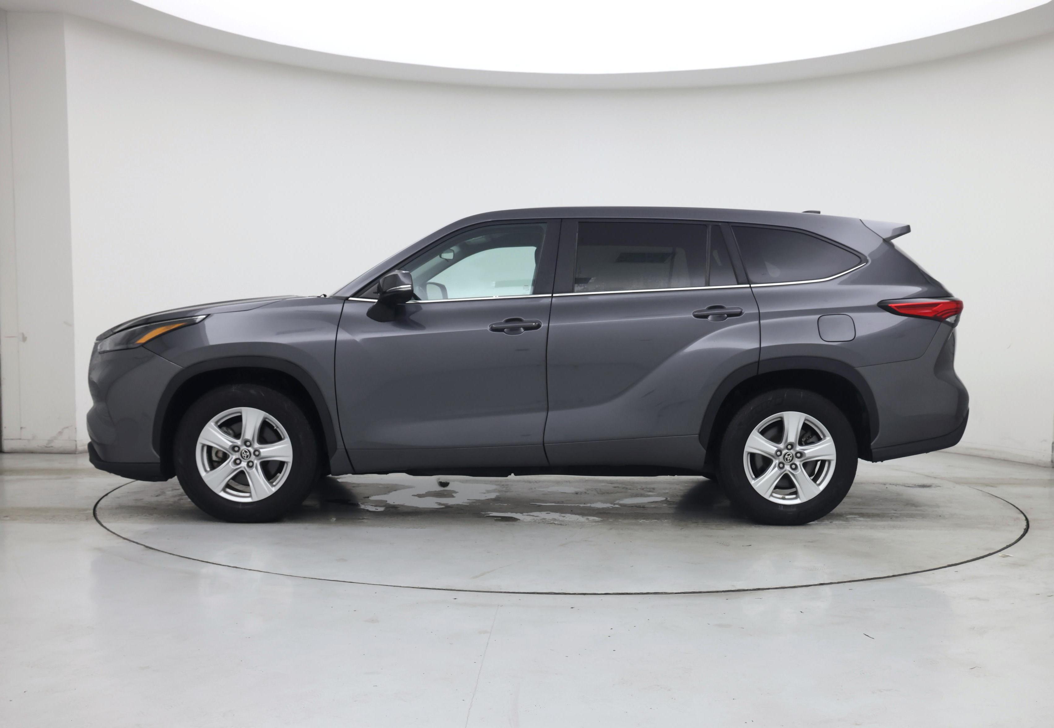 Thumbnail: 2023 Toyota Highlander - 3