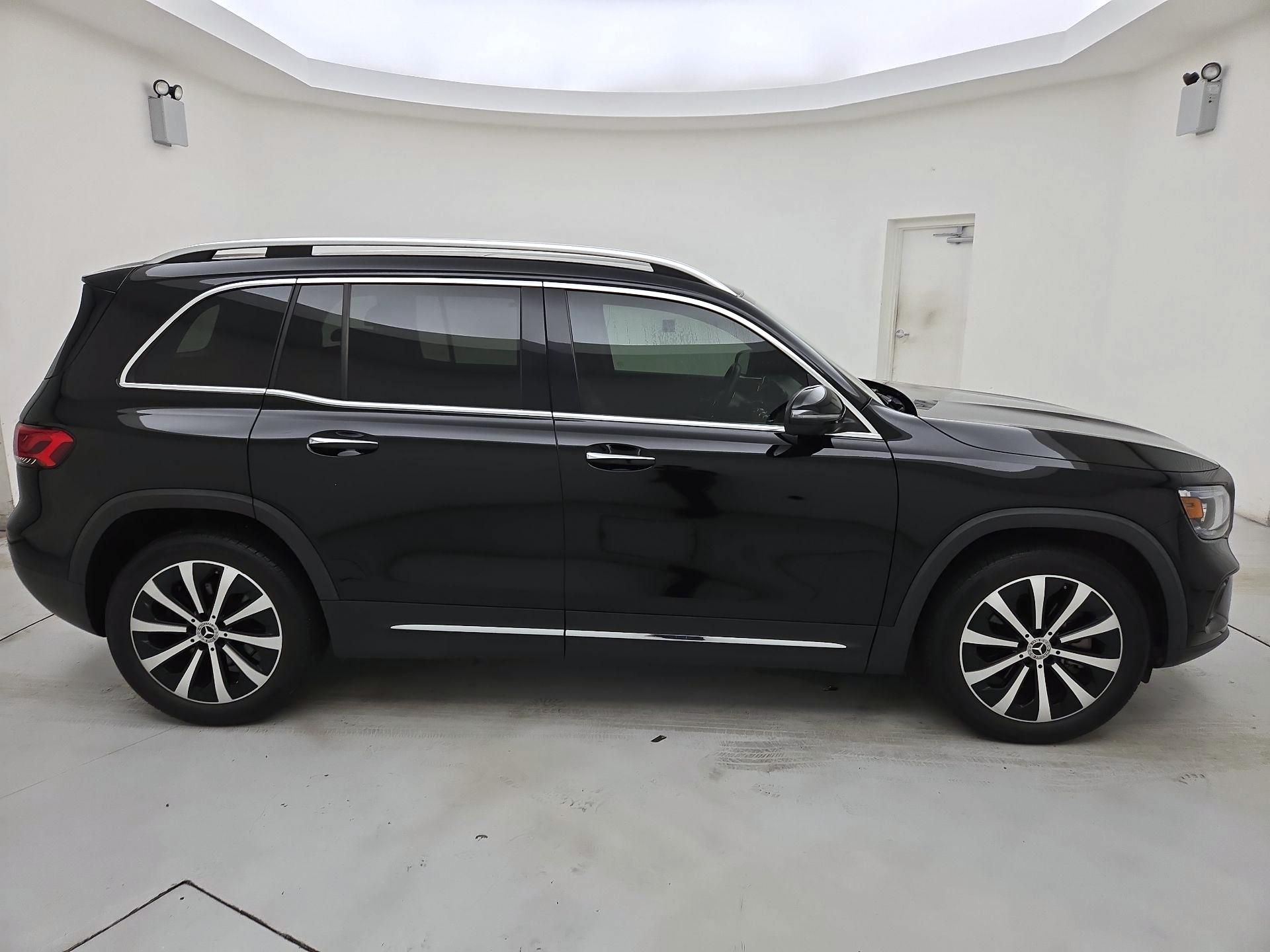 Thumbnail: 2023 Mercedes-Benz GLB - 4