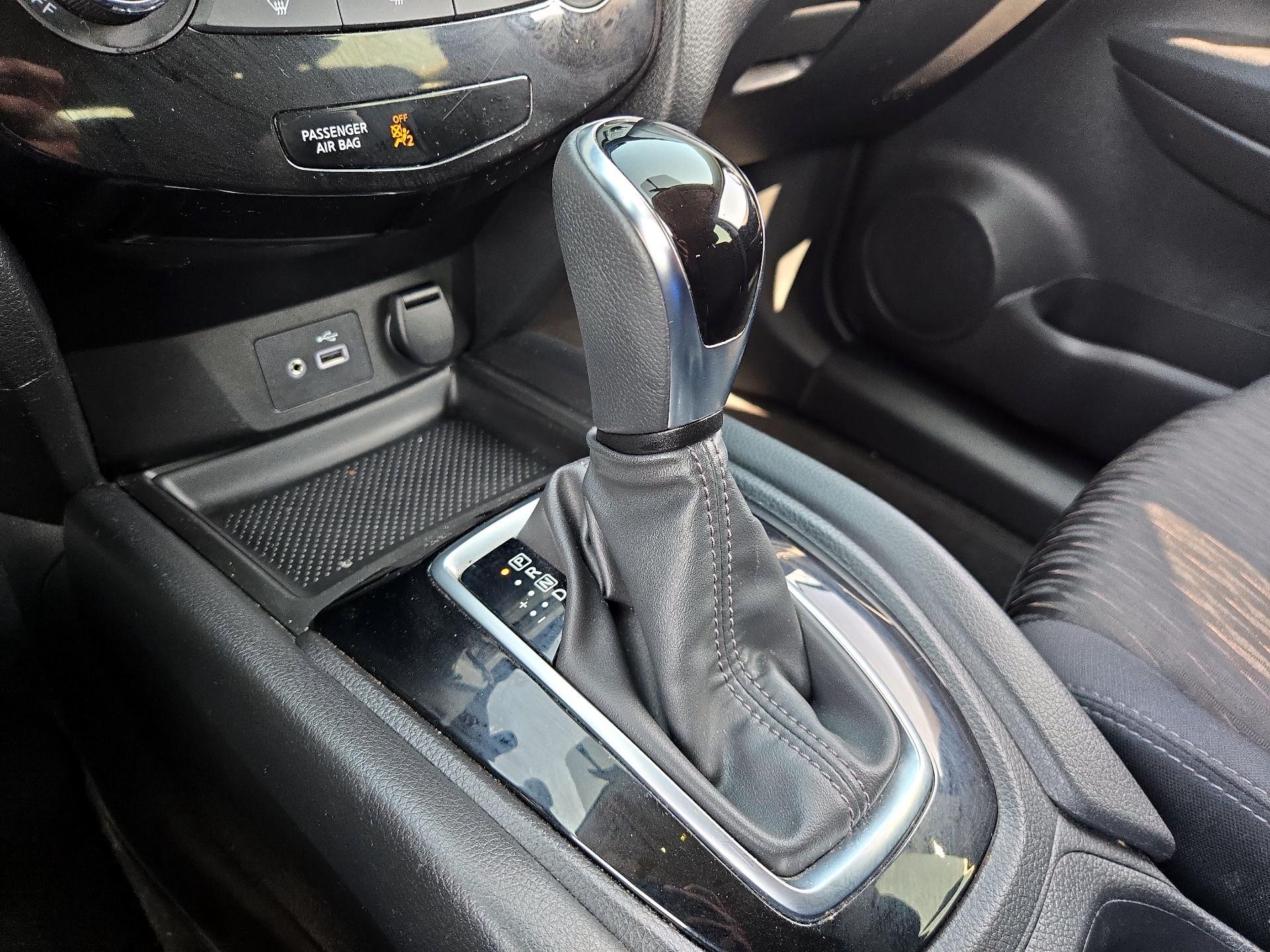 Thumbnail: 2018 Nissan Rogue - 14