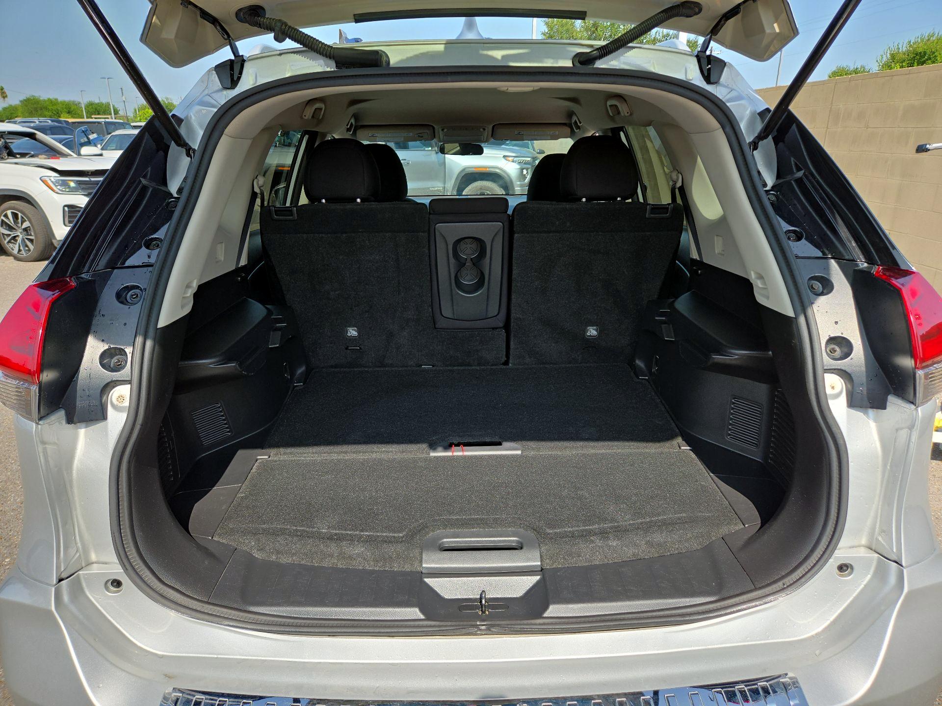 Thumbnail: 2018 Nissan Rogue - 17