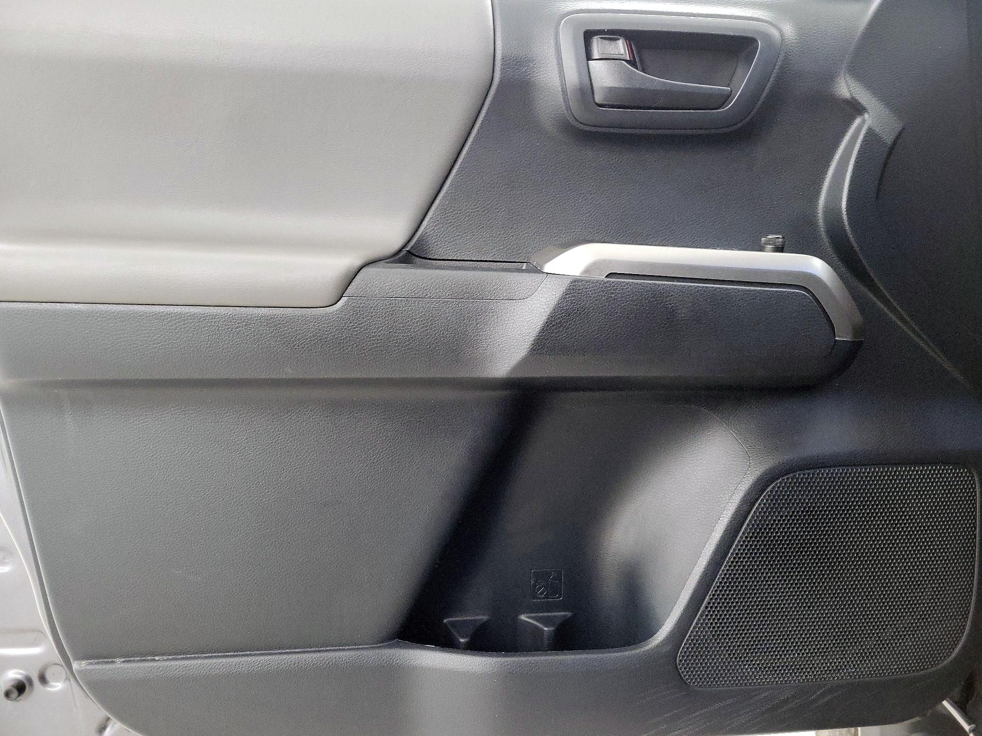 Thumbnail: 2019 Toyota Tacoma - 12