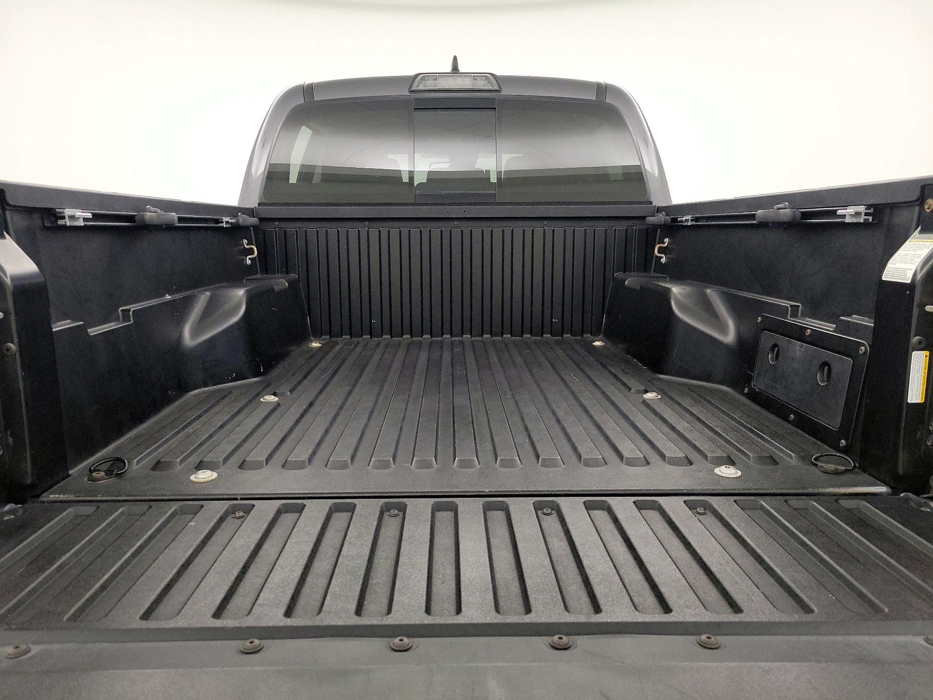 Thumbnail: 2019 Toyota Tacoma - 20