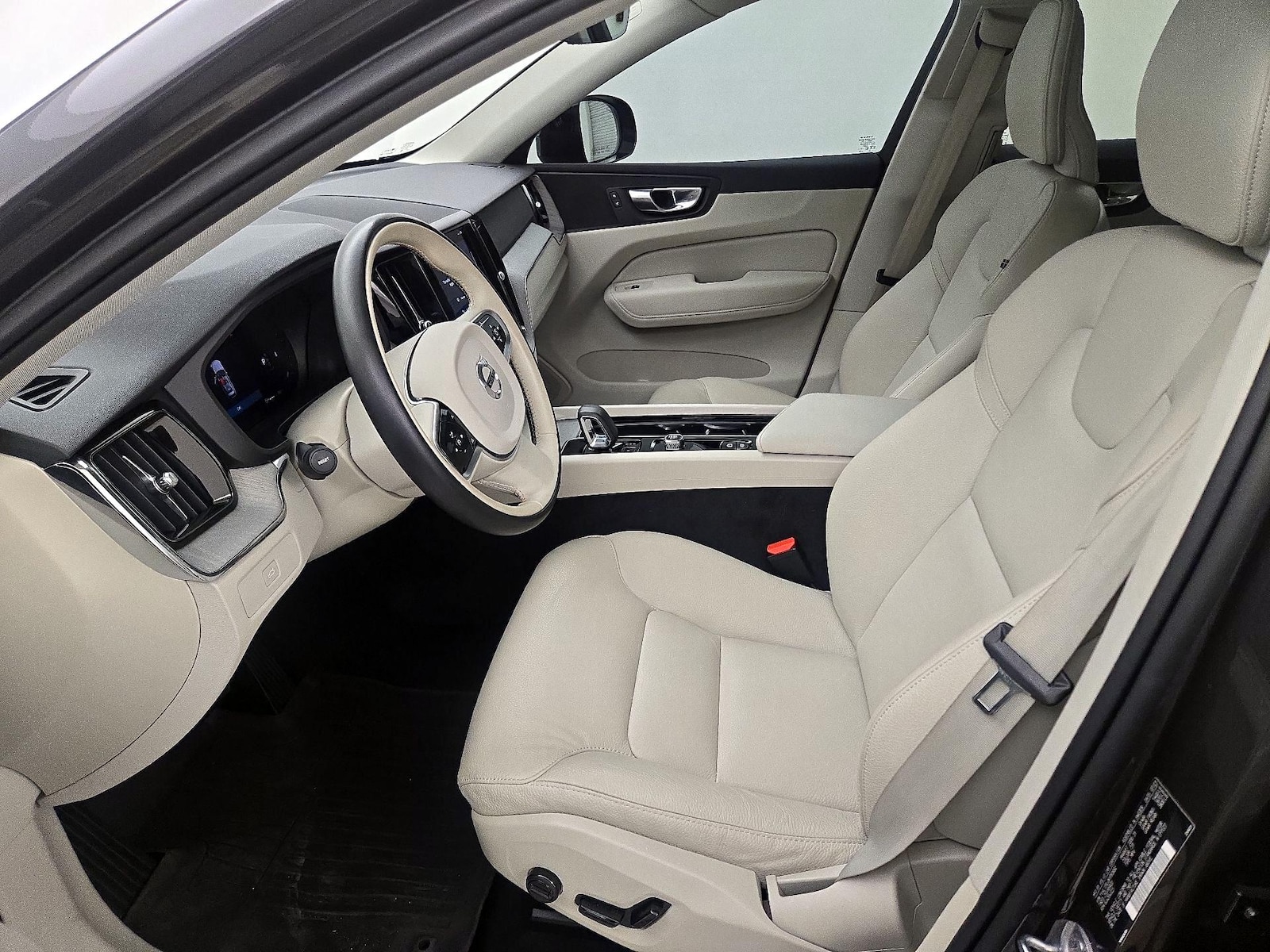 2024 Volvo XC60 Plus - Photo 12