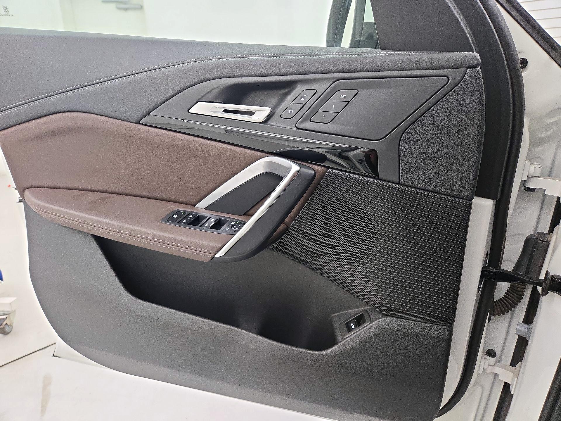 Thumbnail: 2025 BMW X1 - 12