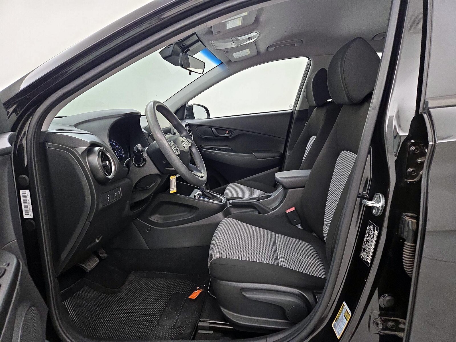 2023 Hyundai Kona SE - Photo 12