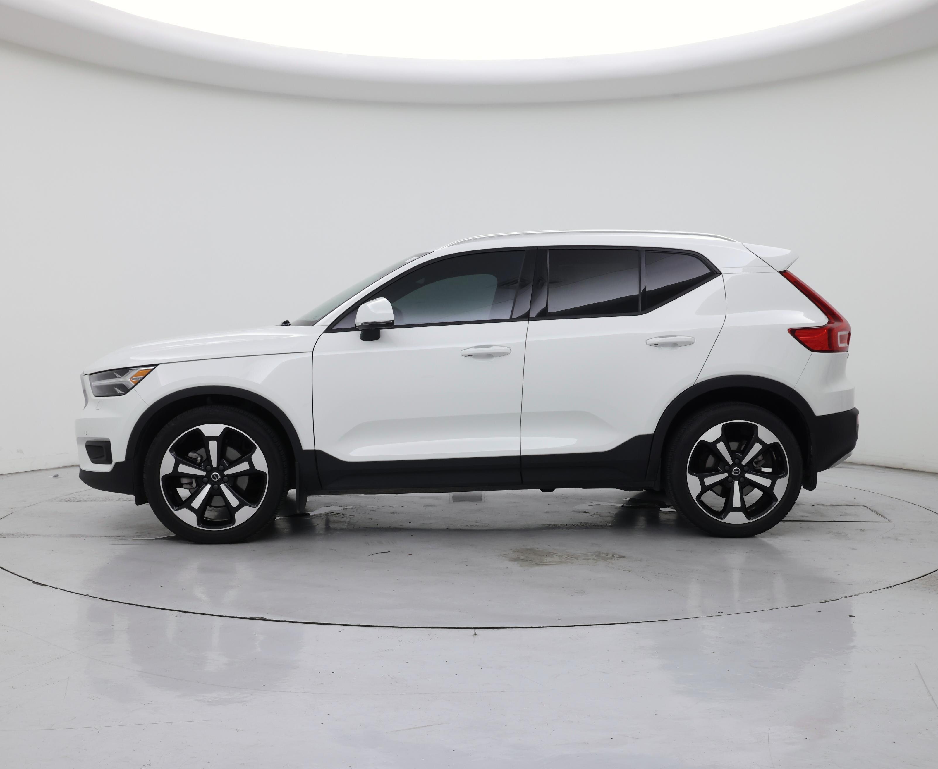 Thumbnail: 2020 Volvo XC40 - 3