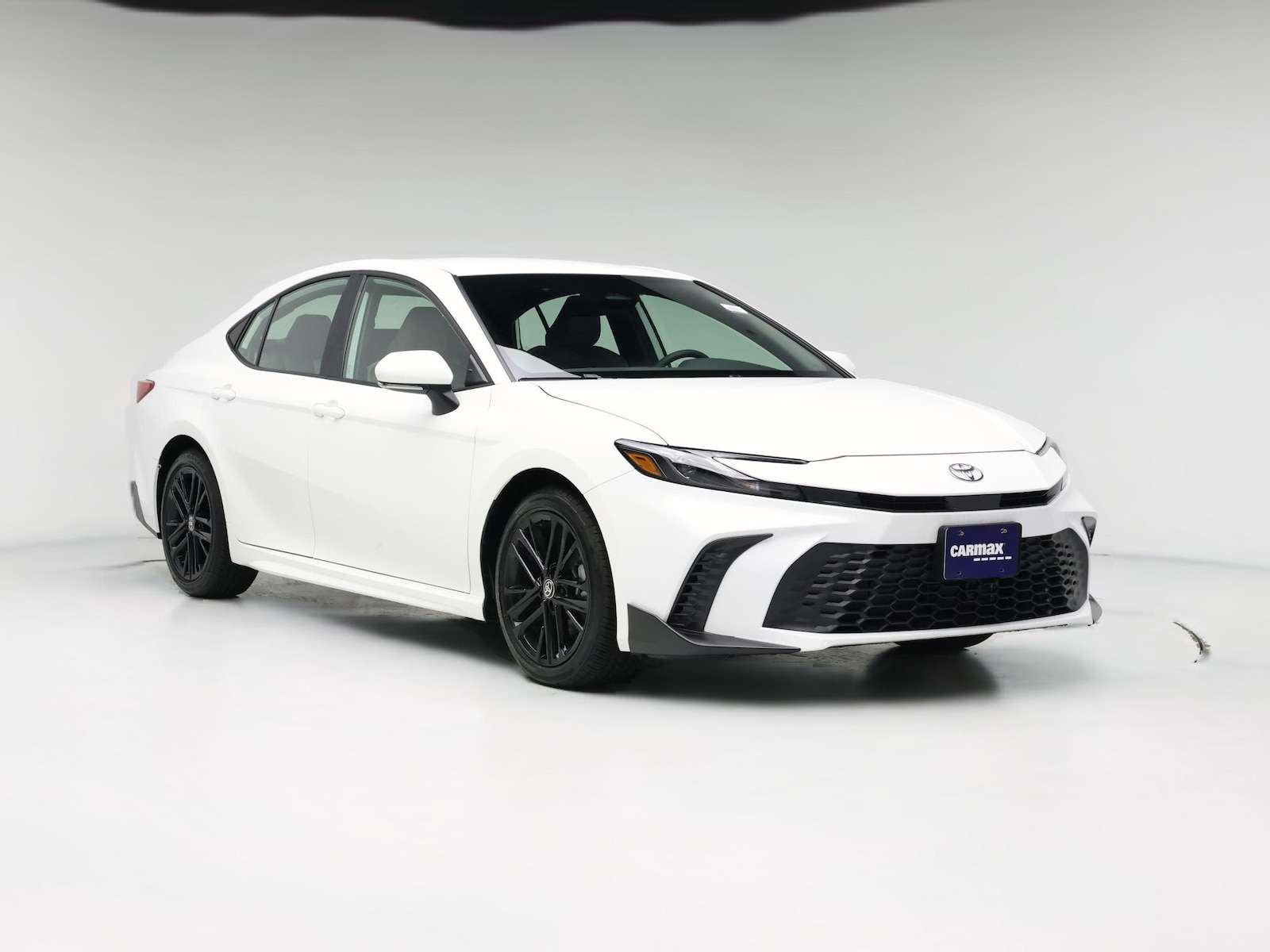 2026 Toyota Camry SE - Photo 1