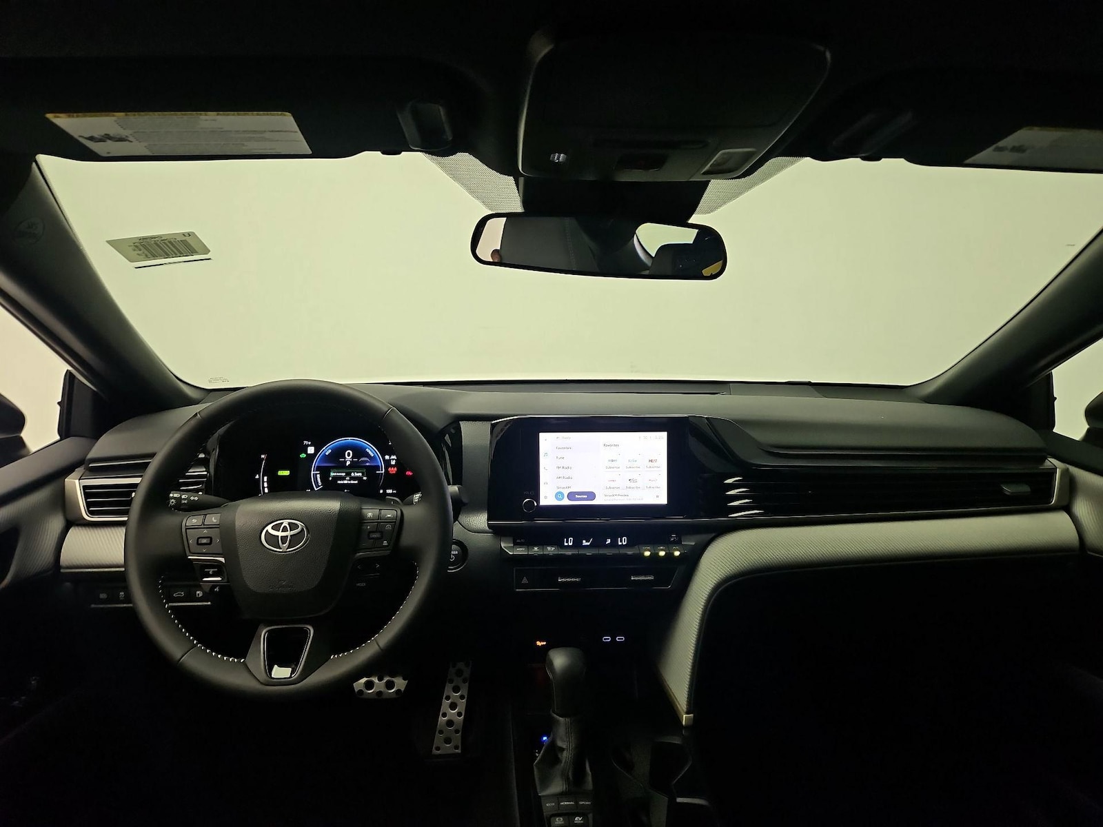 2026 Toyota Camry SE - Photo 10
