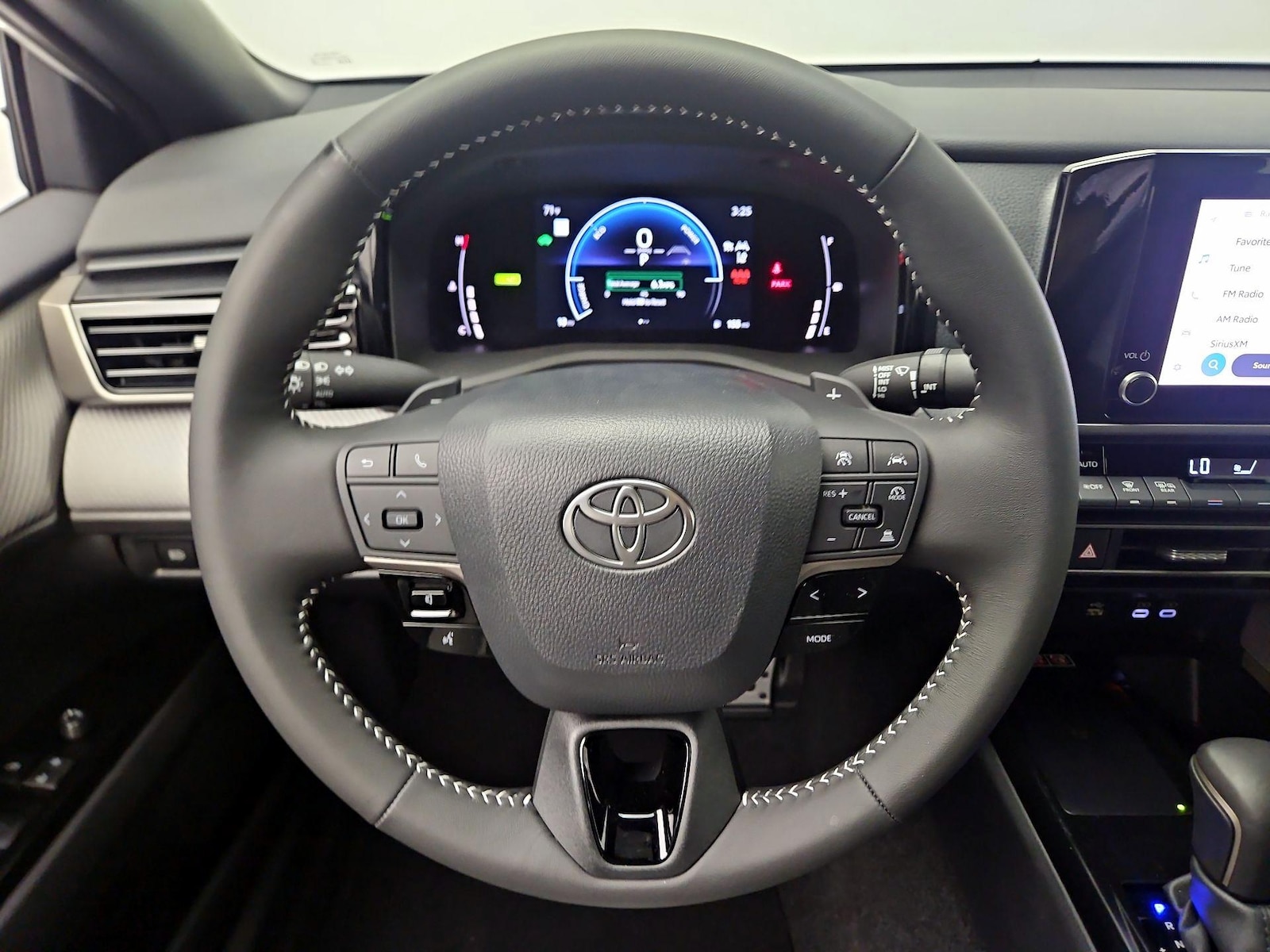 2026 Toyota Camry SE - Photo 11