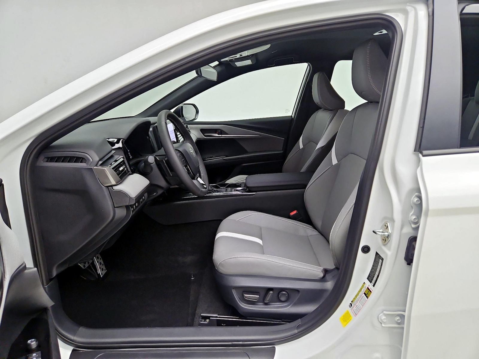 2026 Toyota Camry SE - Photo 12